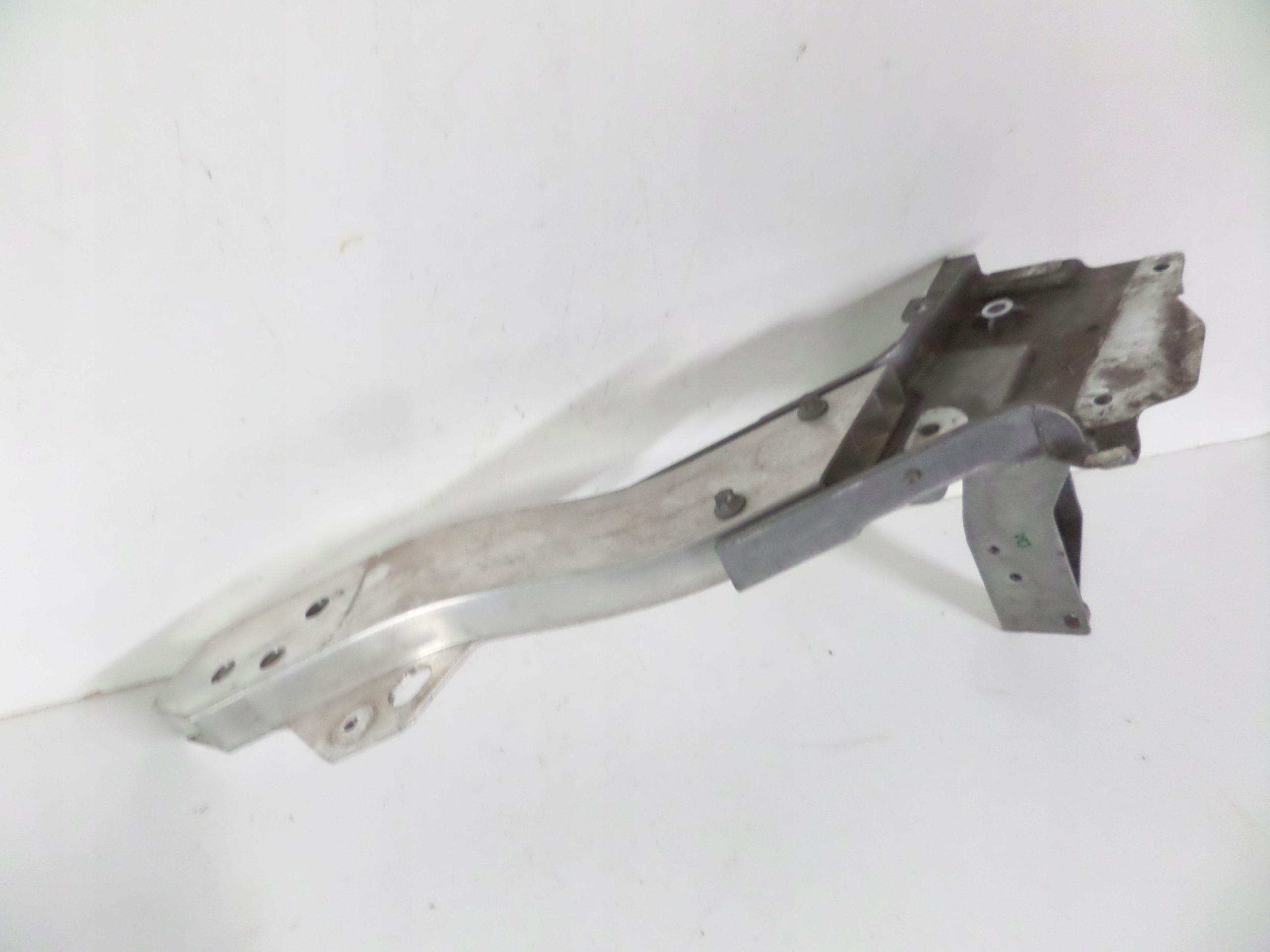 PRAVY PREDNY OKULIAR CELO MERCEDES E KLASA W213 16-