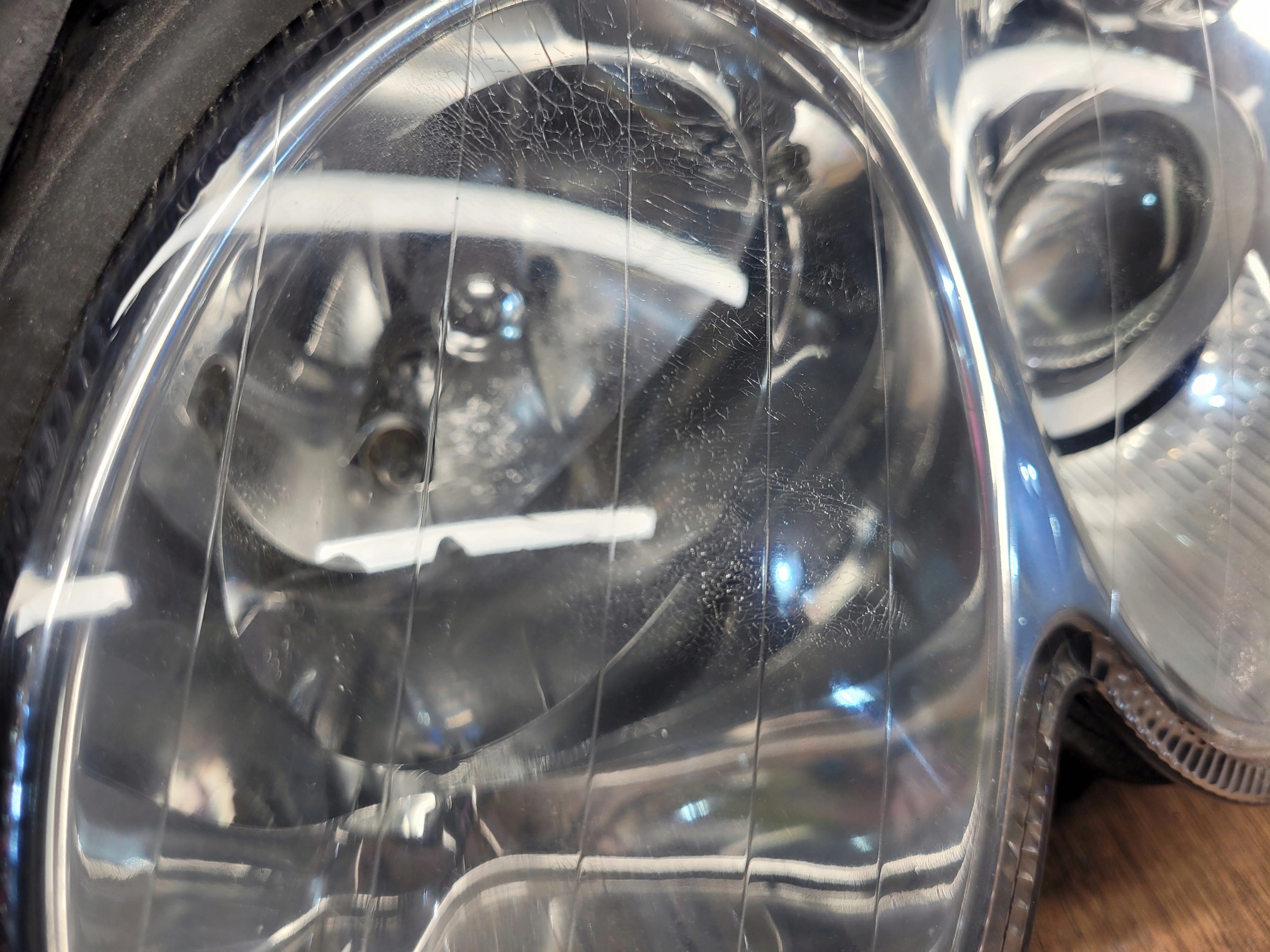 MERCEDES W209 CLK XENON ĽAVÉ PREDNÉ SVETLO