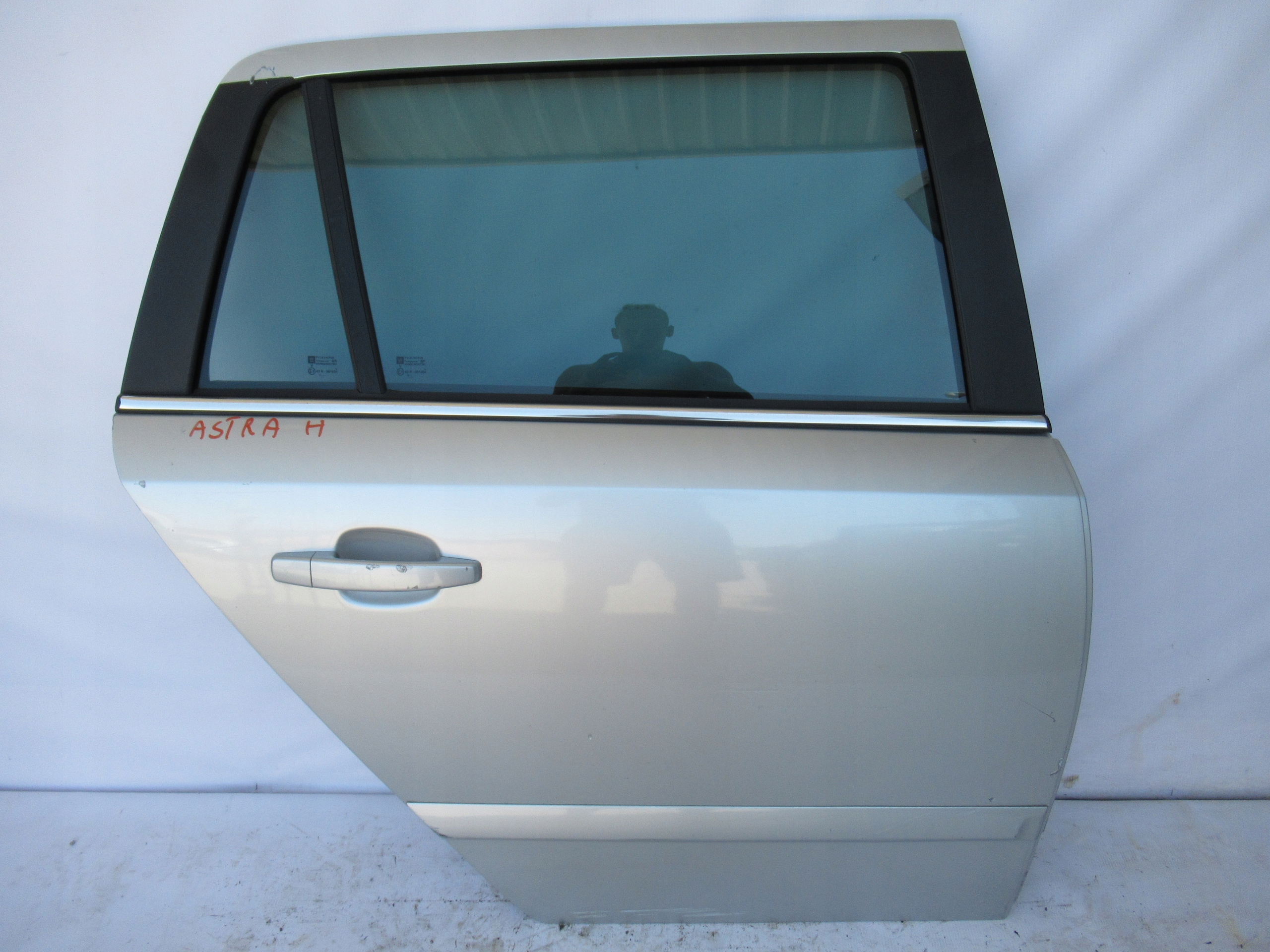 PRAVÉ ZADNÉ DVERE OPEL ASTRA III H KOMBI