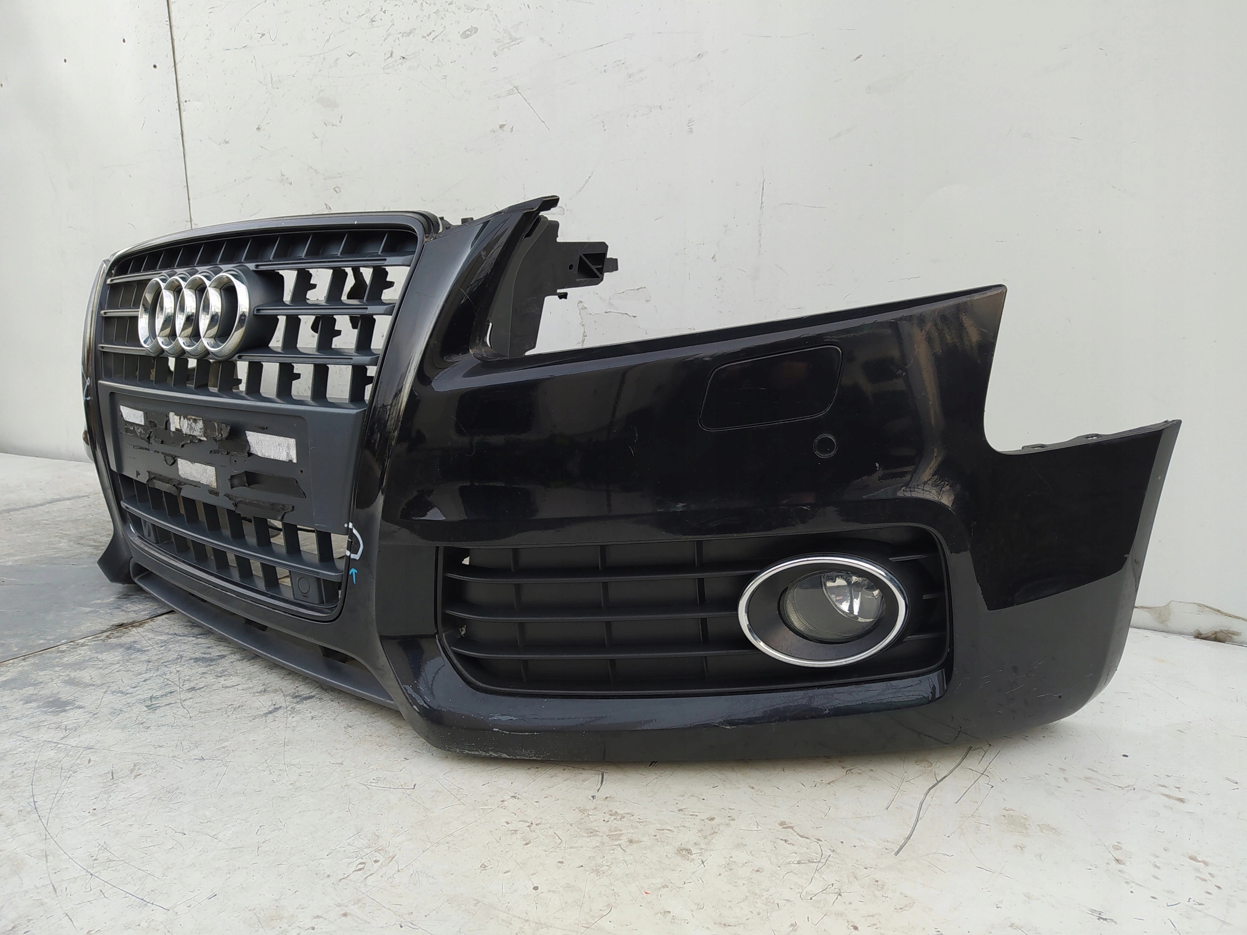 AUDI A5 8T S-LINE XENON PDC 8T0807437D PREDNÝ NÁRAZNÍK