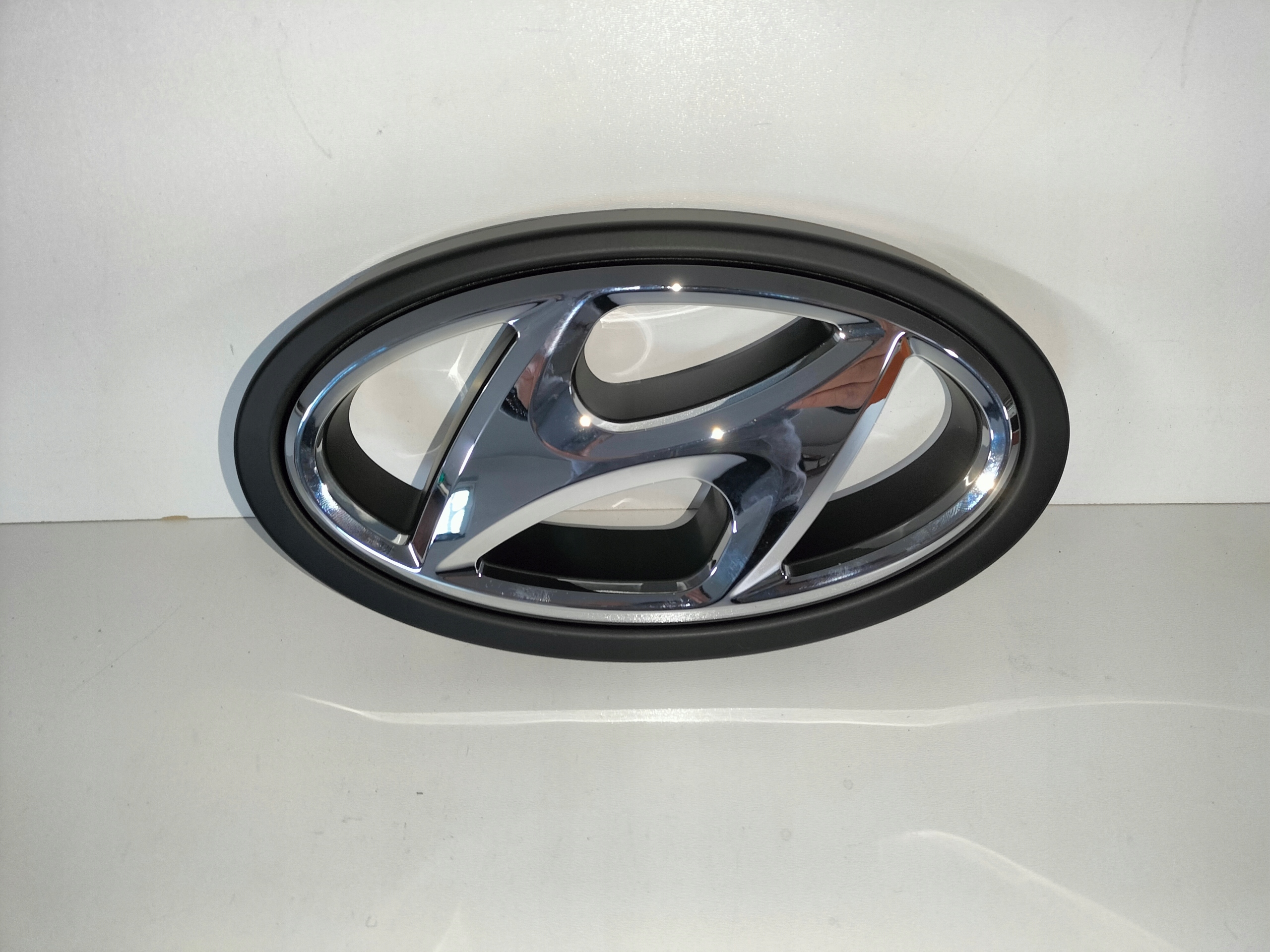 ZNAK EMBLEM PREDNEJ KAPOTY HYUNDAI I30 III LIFT 20-
