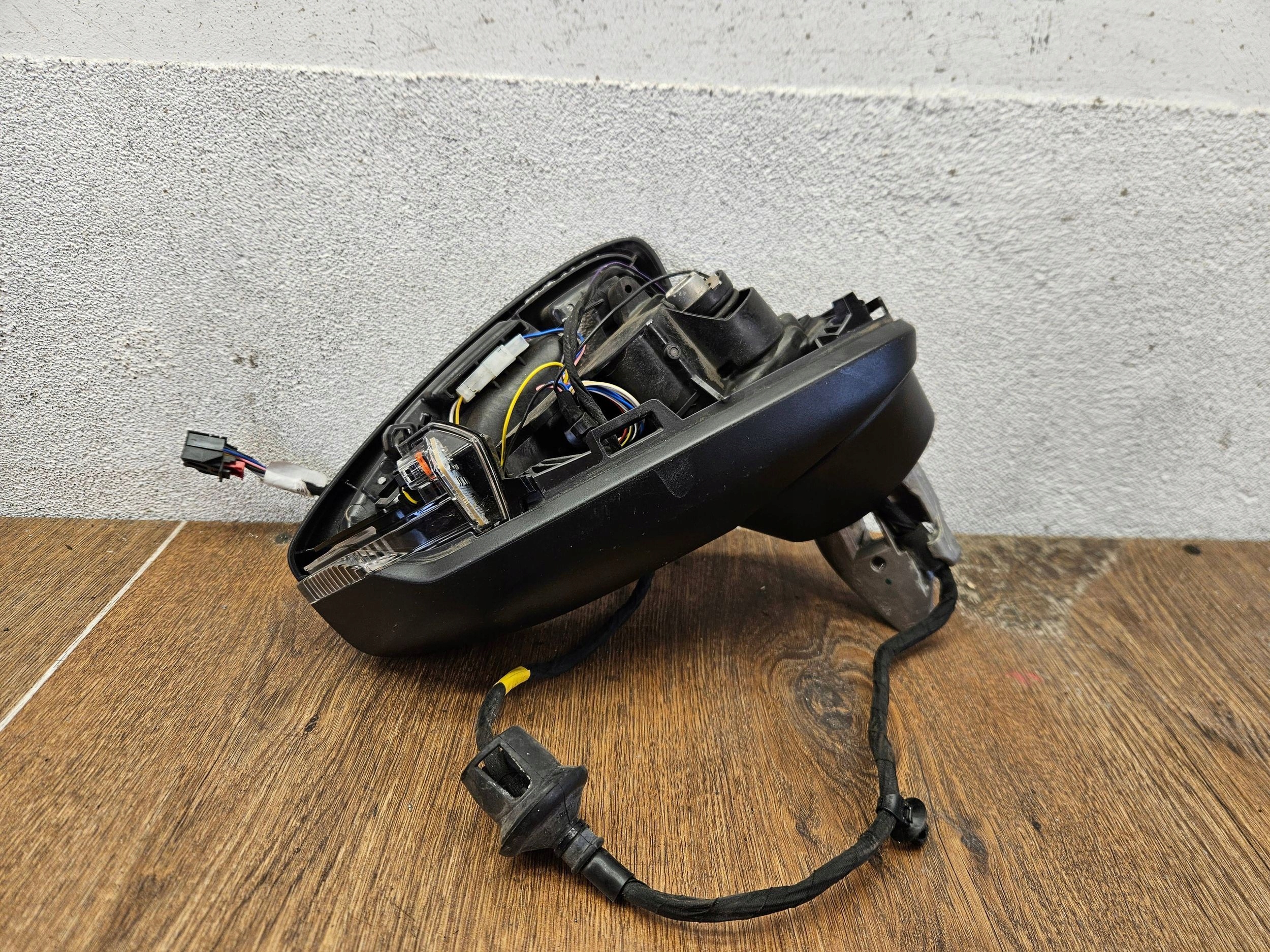 Audi A3 8Y PRAVE ZRKADLO 14 PINOV
