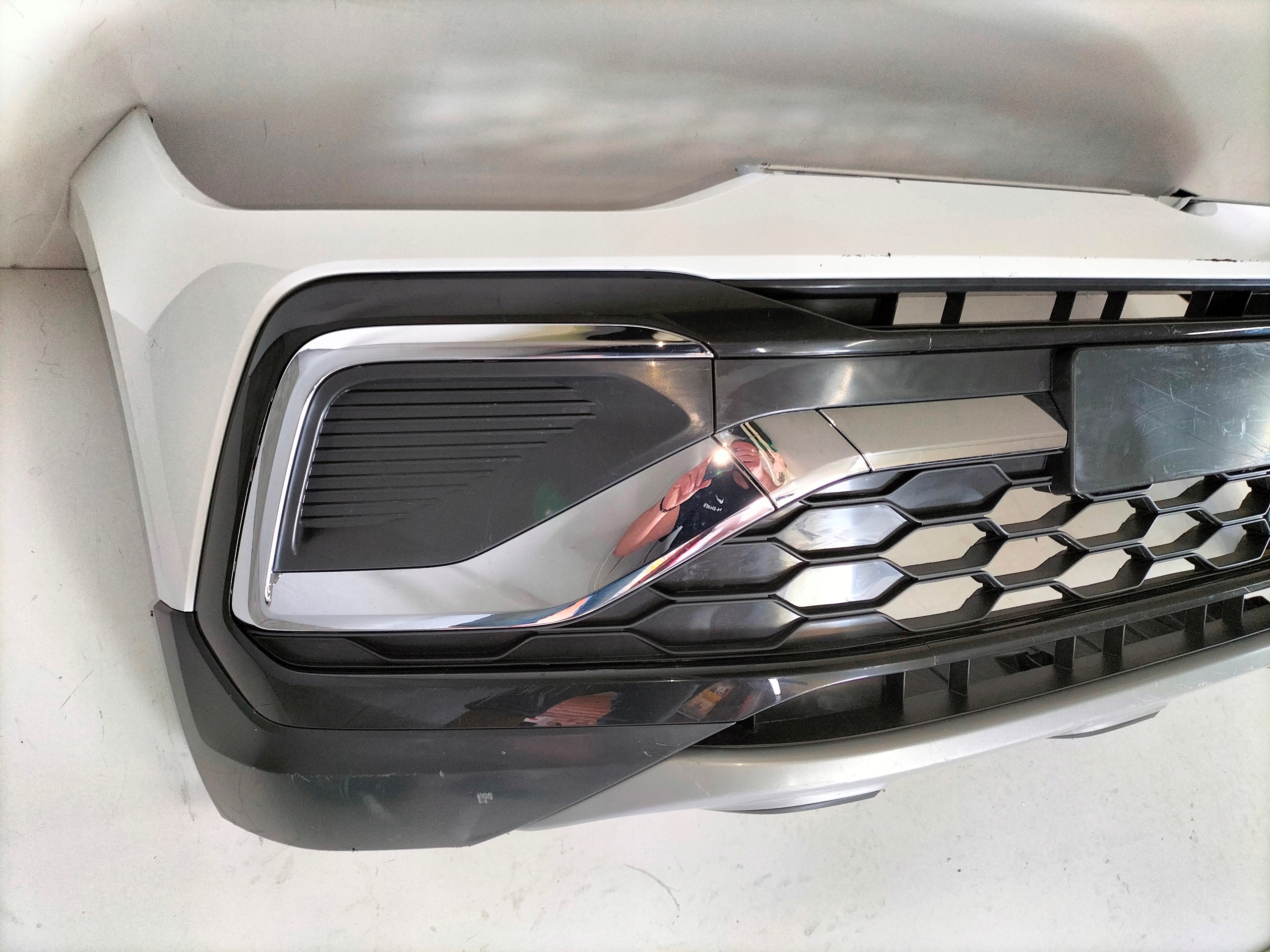 PREDNÝ NÁRAZNÍK VW TAIGUN 20-