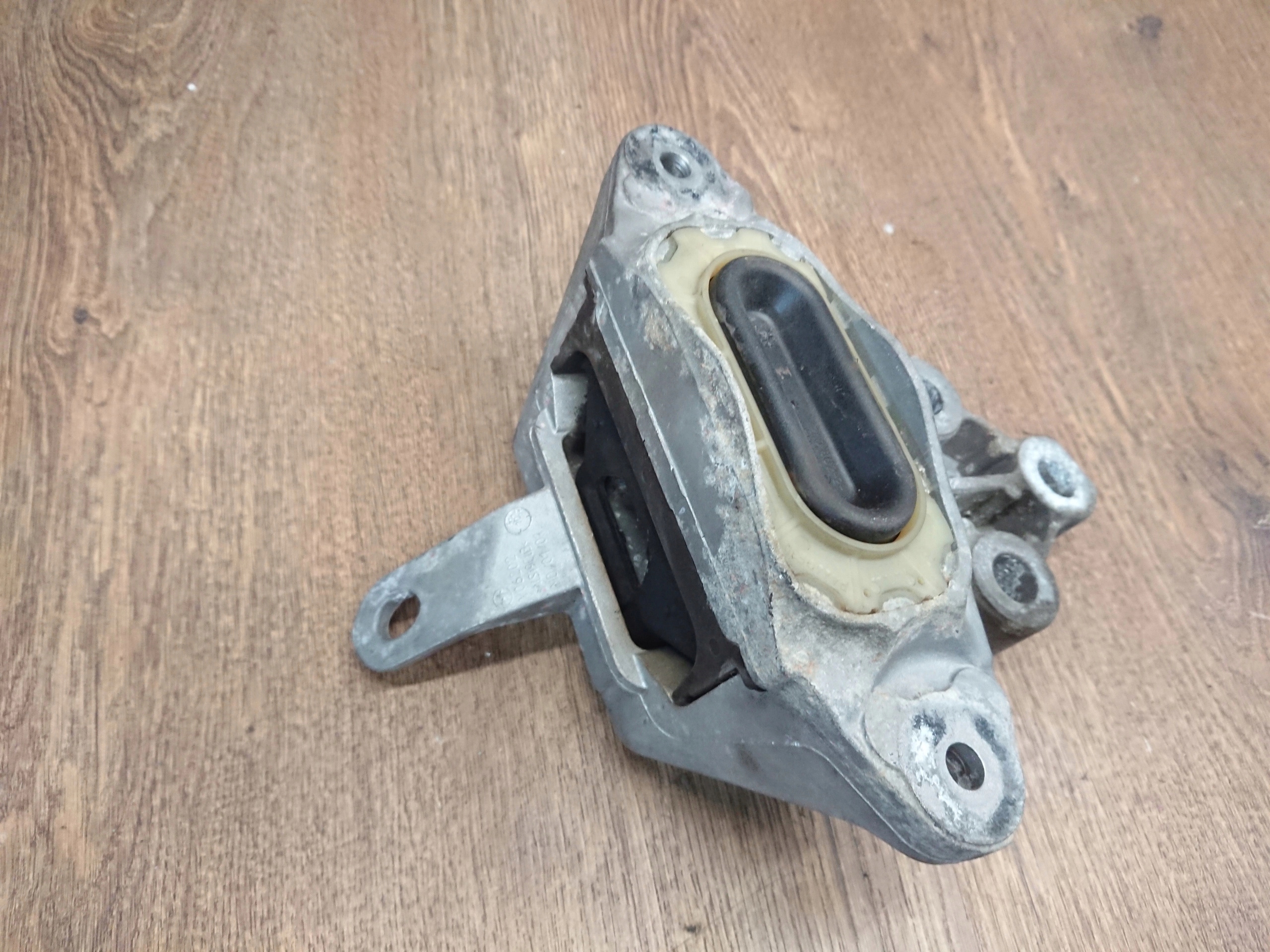 ASTRA J 1.4T SILENBLOK DRZIAK MOTORA 13248549