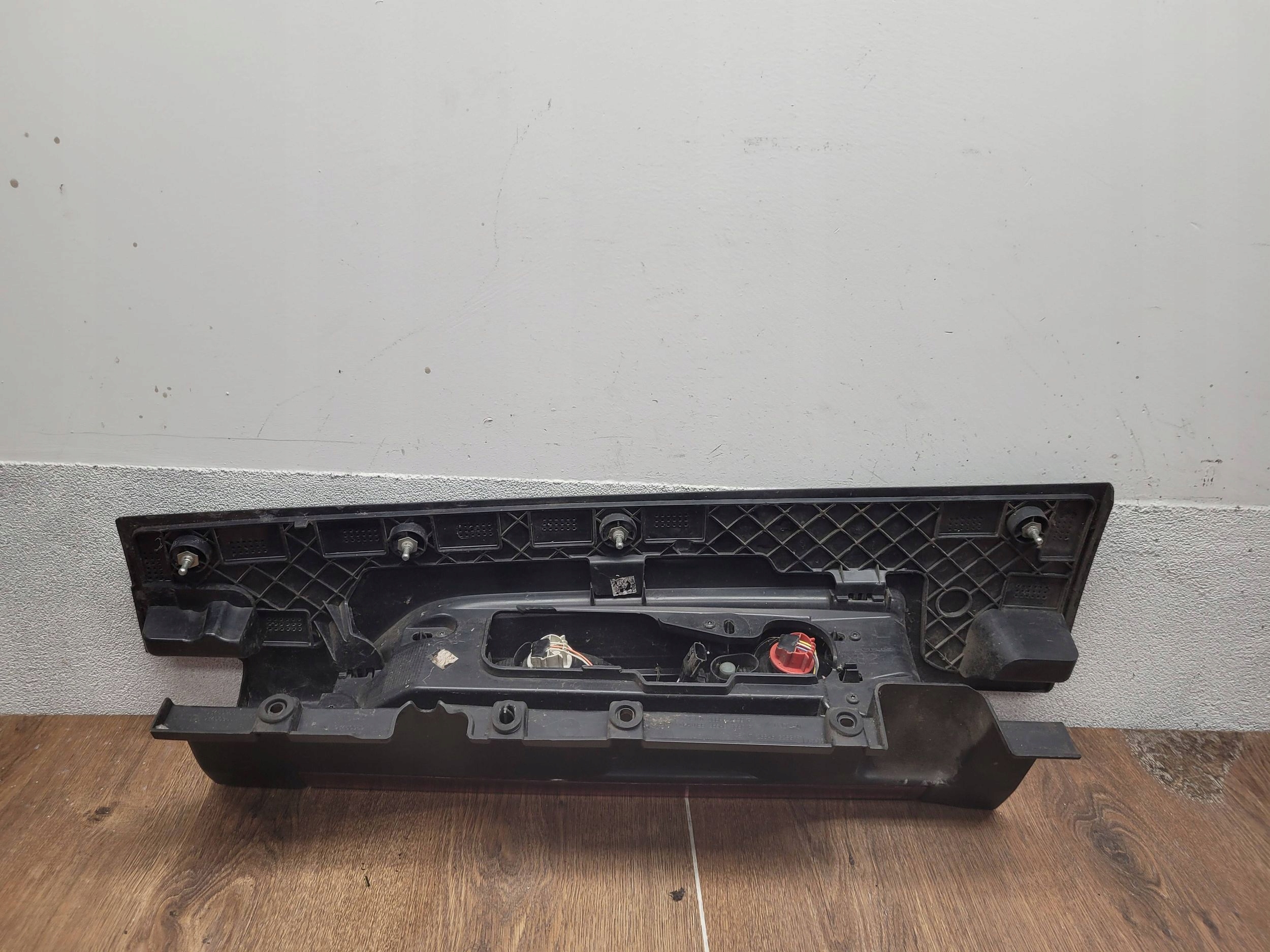 RENAULT TRAFIC III VIVARO II 93450956 LAVE ZADNE SVETLO