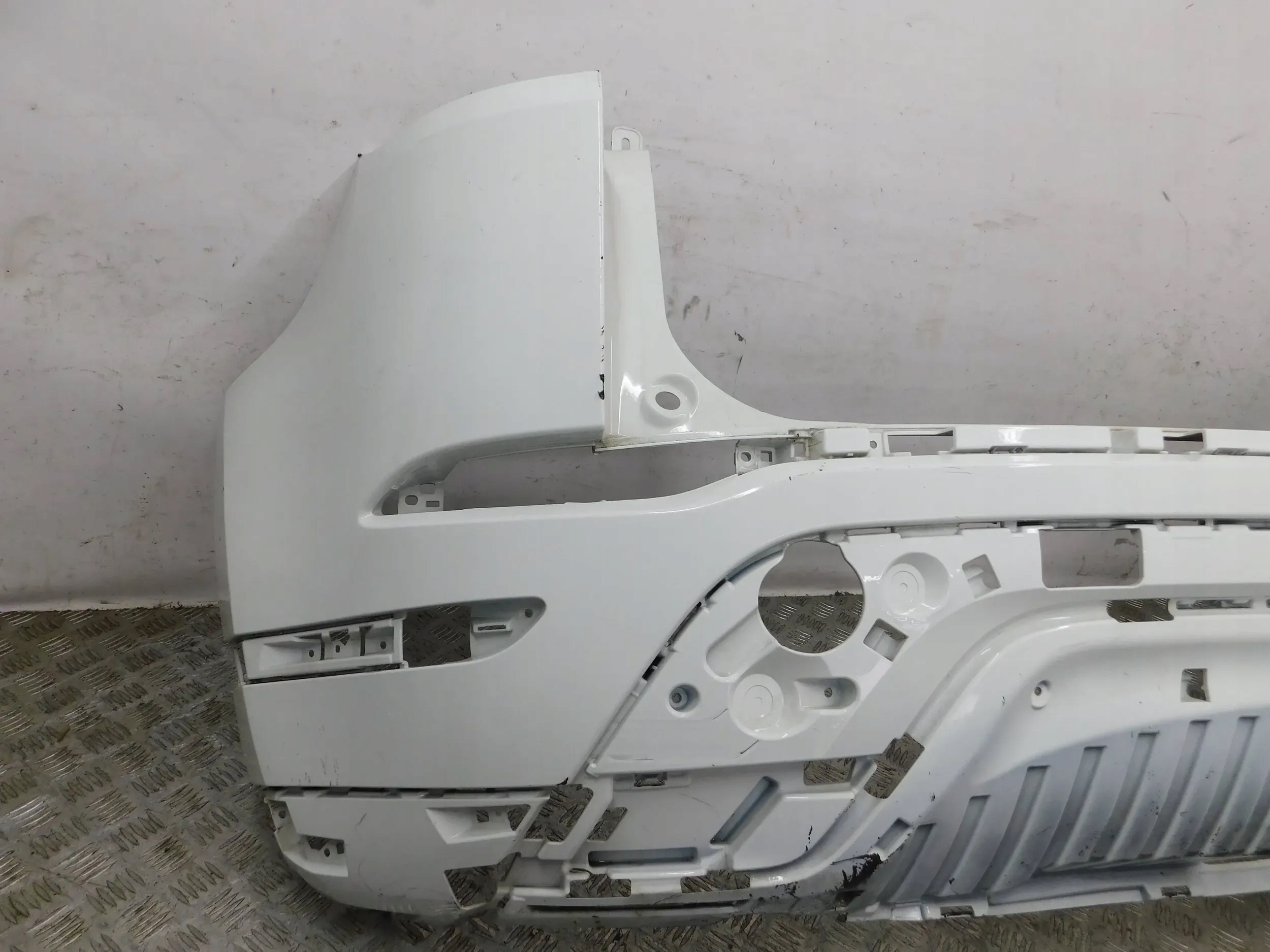 ZADNÝ NÁRAZNÍK RANGE ROVER EVOQUE II 19-