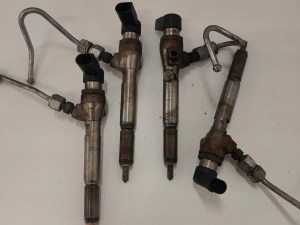 Renault 1.5 dci nissan siemens H8200294788 8200842205 VSTREKOVACIE TRYSKY Renault 1.5 dci nissan siemens H8200294788 8200842205 VSTREKOVACIE TRYSKY