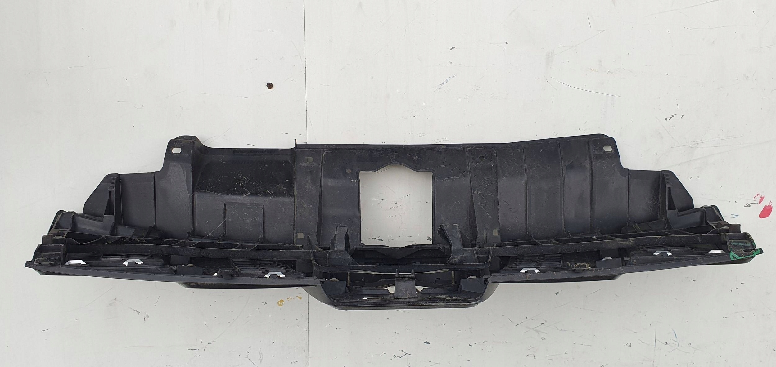 Suzuki Vitara LY 3 III 72111-60R0 MRIEŽKA LIŠTA CHLADIČA LIŠTA MRIEŽKA