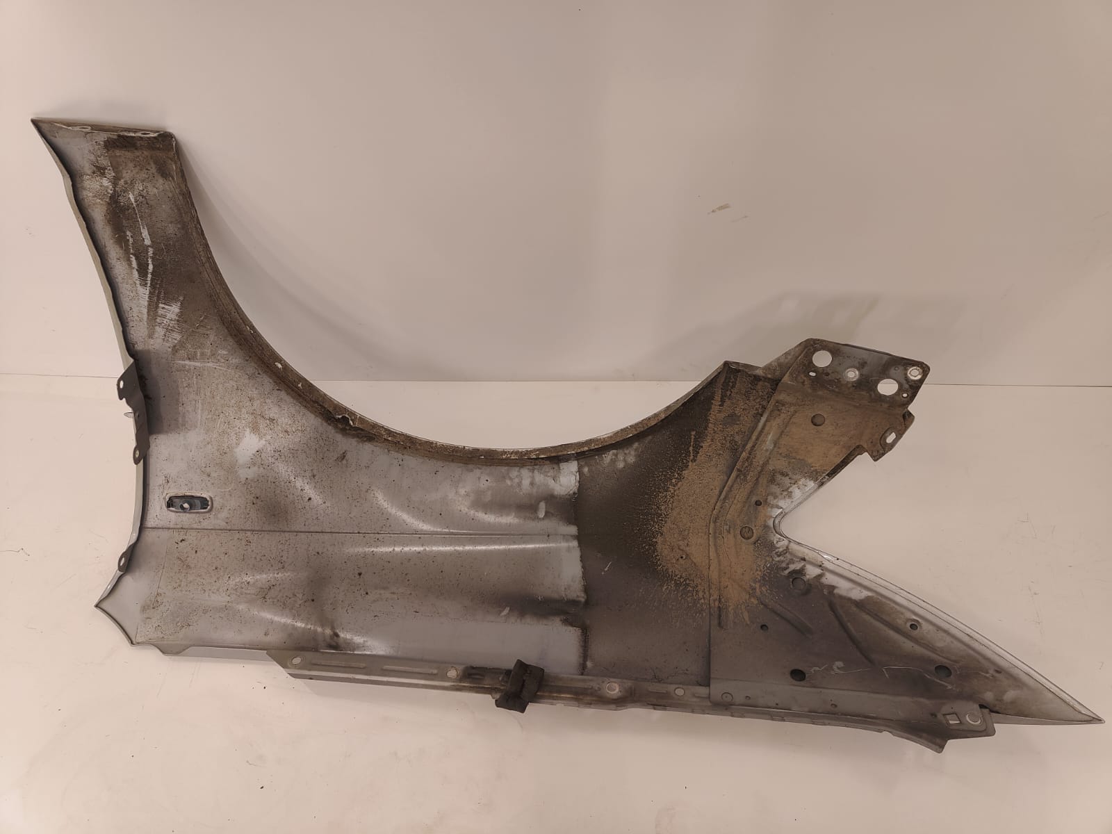 Audi a6 c6 04-08 PRAVÝ PREDNÝ BLATNÍK PREDNA