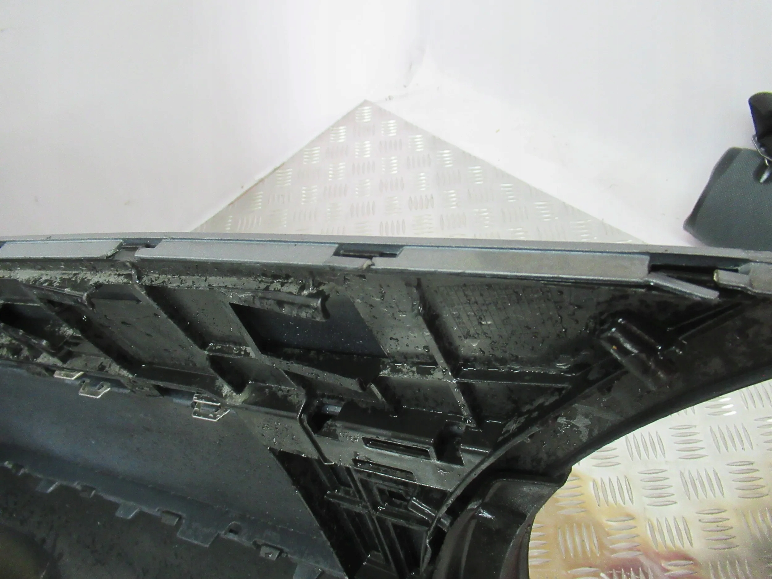 ZADNÝ NÁRAZNÍK VW PASSAT B6 KOMBI PDC