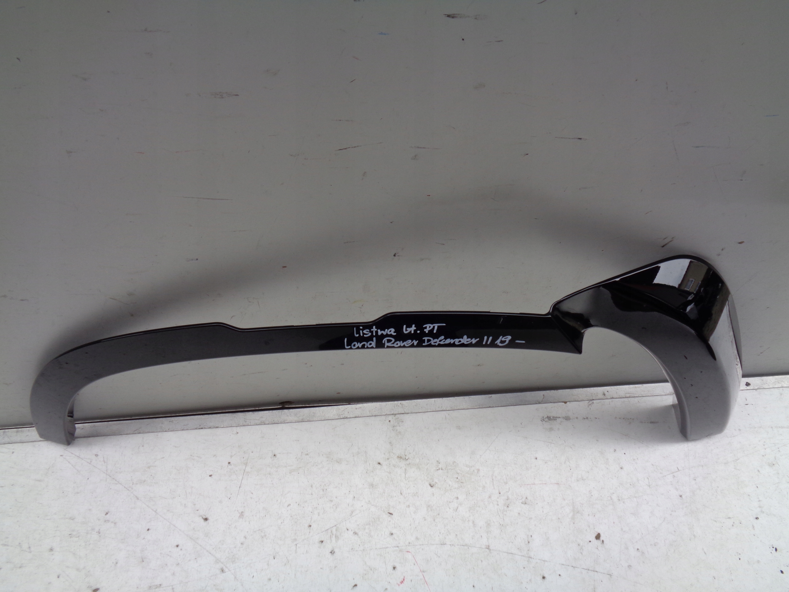 NOVA LIŠTA PRAVÉHO ZADNÉHO BLATNÍKA LAND ROVER DEFENDER II 19-