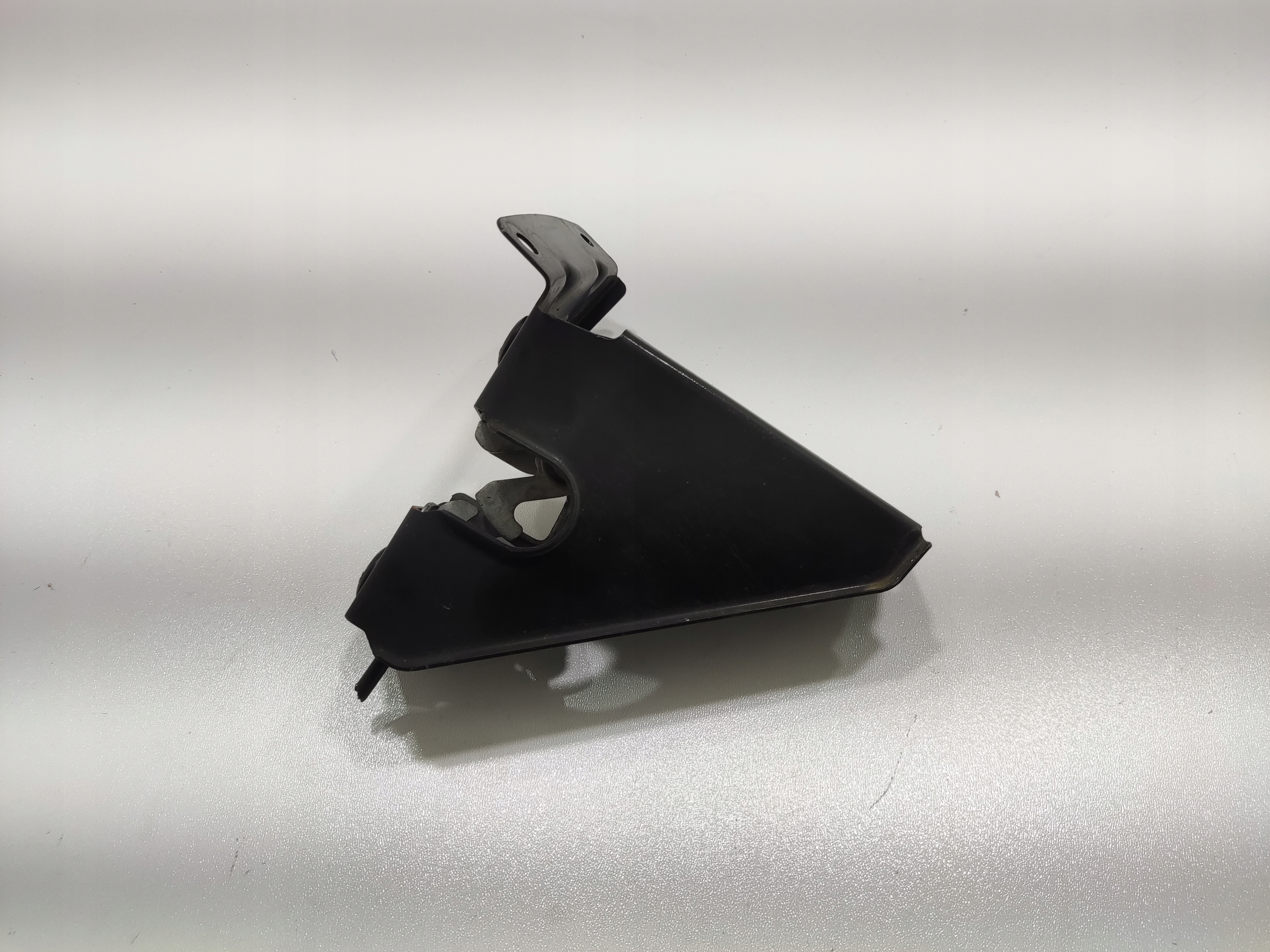 ZAMOK PREDNEJ KAPOTY PRAVÝ BMW E92 E93 7116706 2009-2012 LIFT