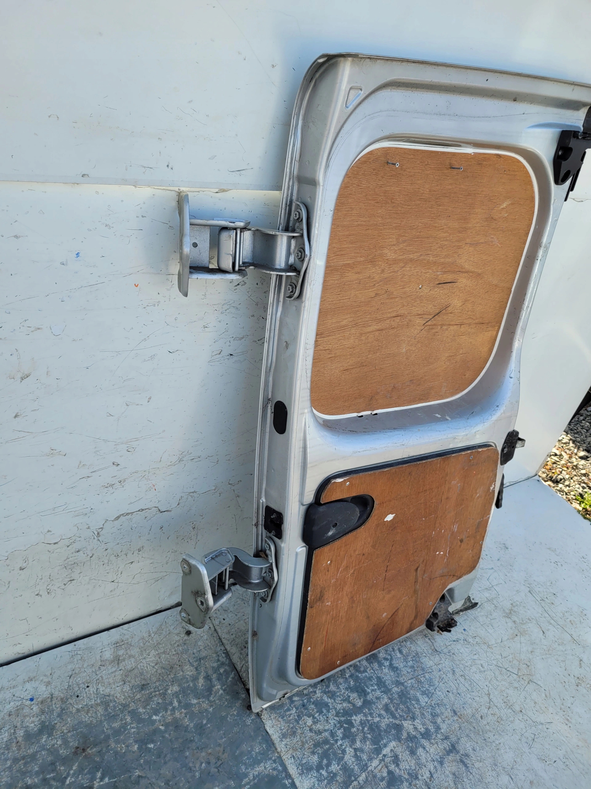 RENAULT TRAFIC III VIVARO PRAVE ZADNE DVERE