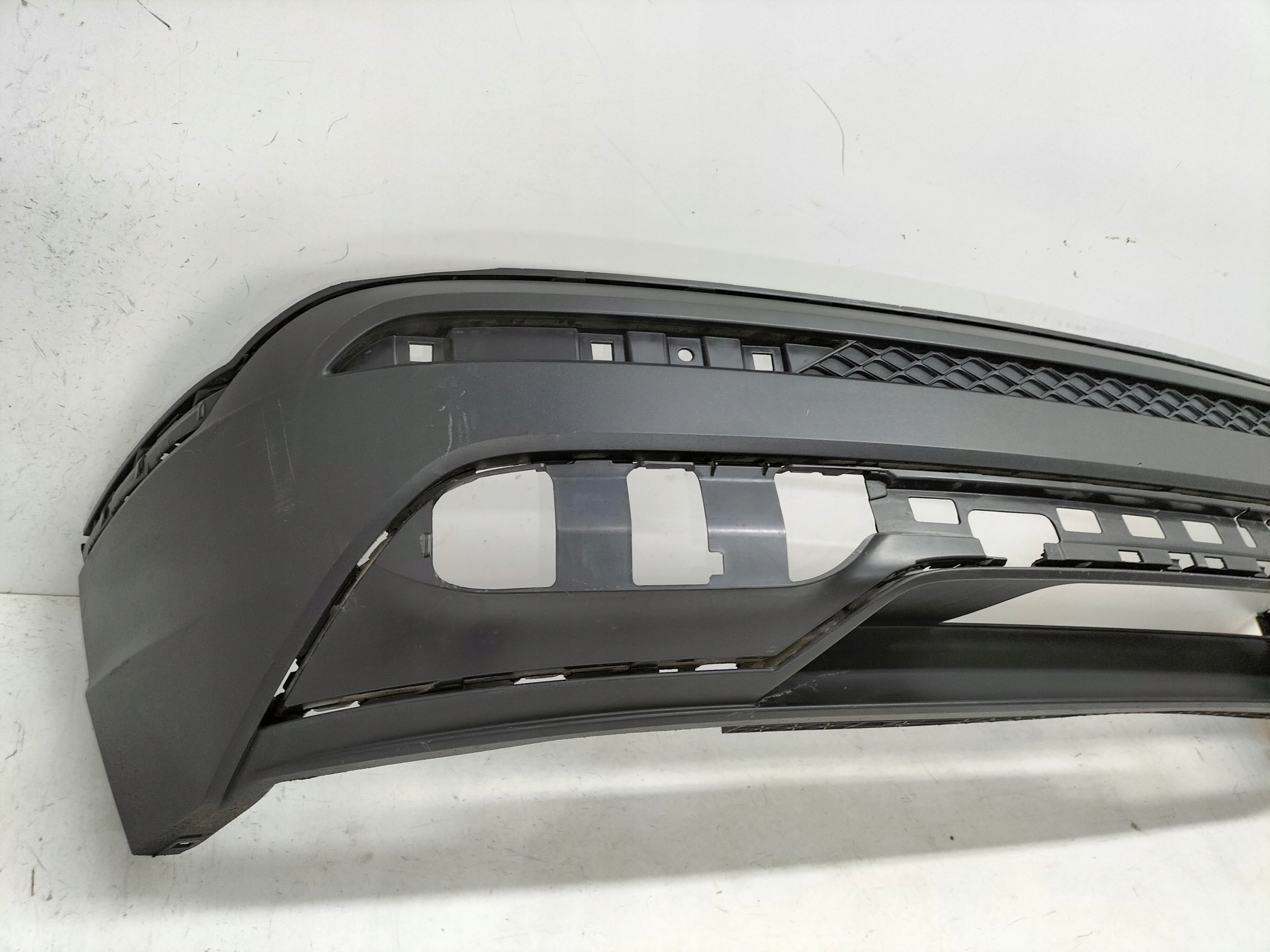 ZADNÝ NÁRAZNÍK SEAT TARRACO 18-