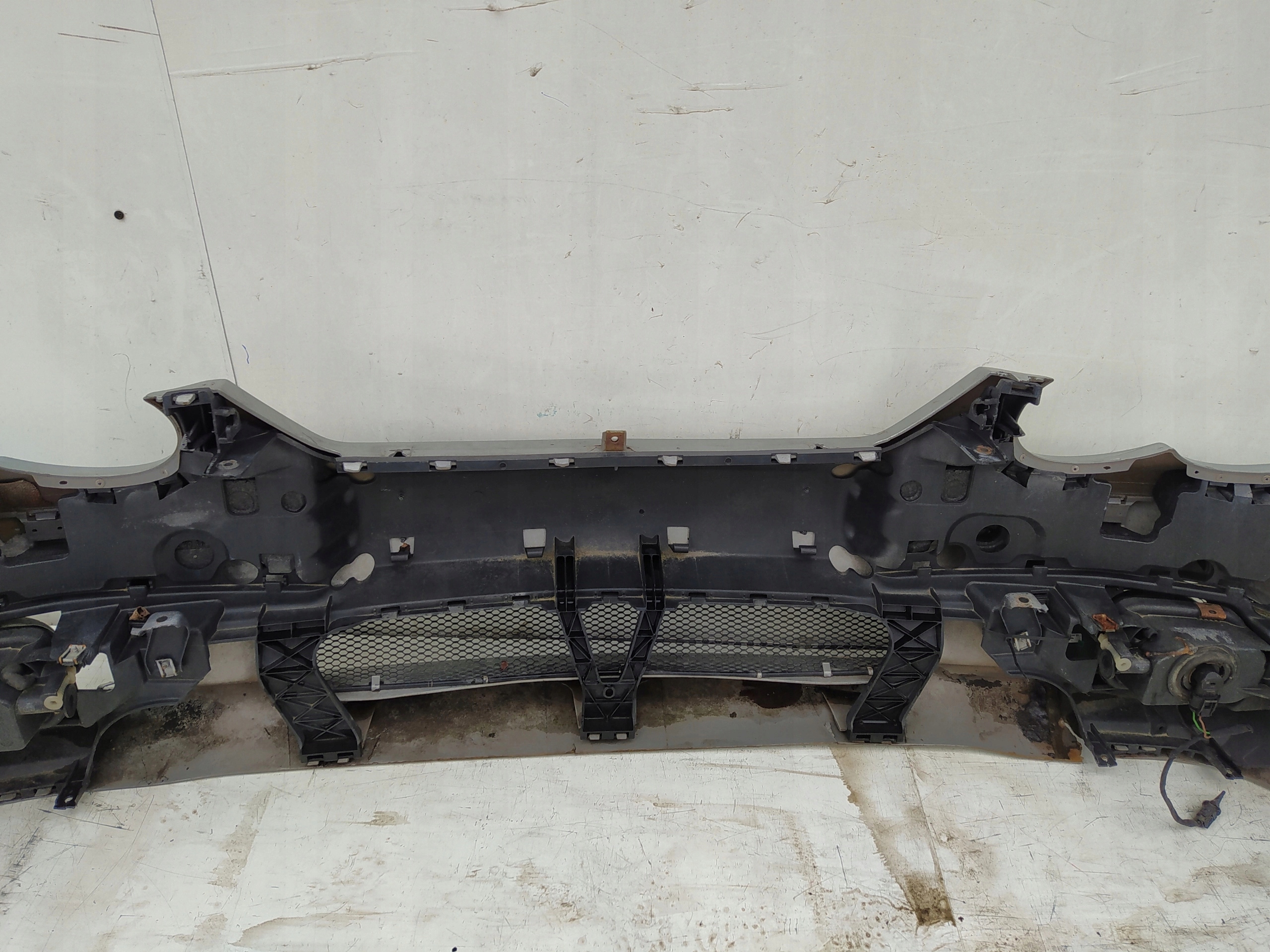 PREDNÝ NÁRAZNÍK MERCEDES w203 sportcoupe amg