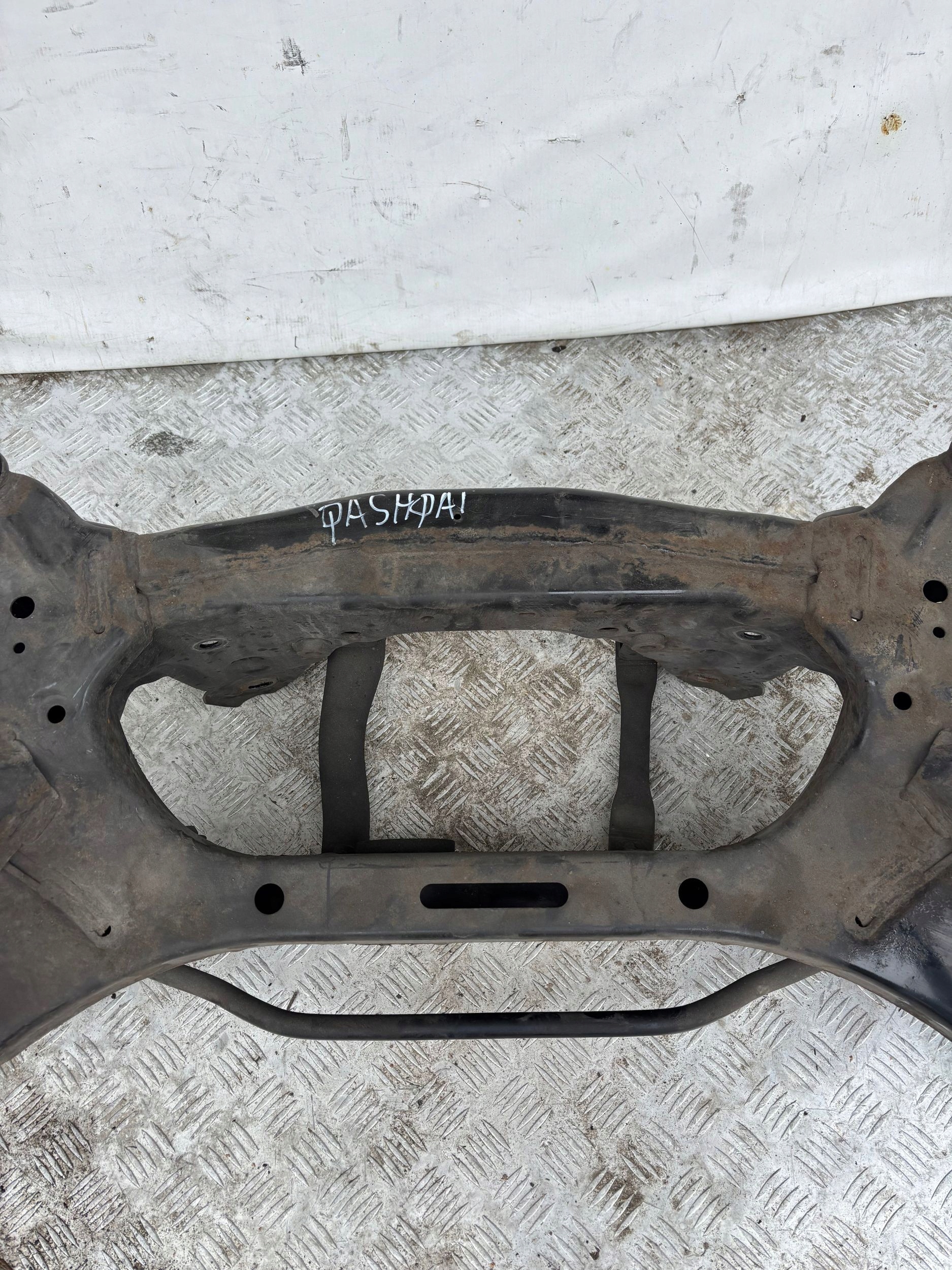 PREDNÁ NÁPRAVA ZADNA VÝSTUHA NISSAN QASHQAI J10 06-