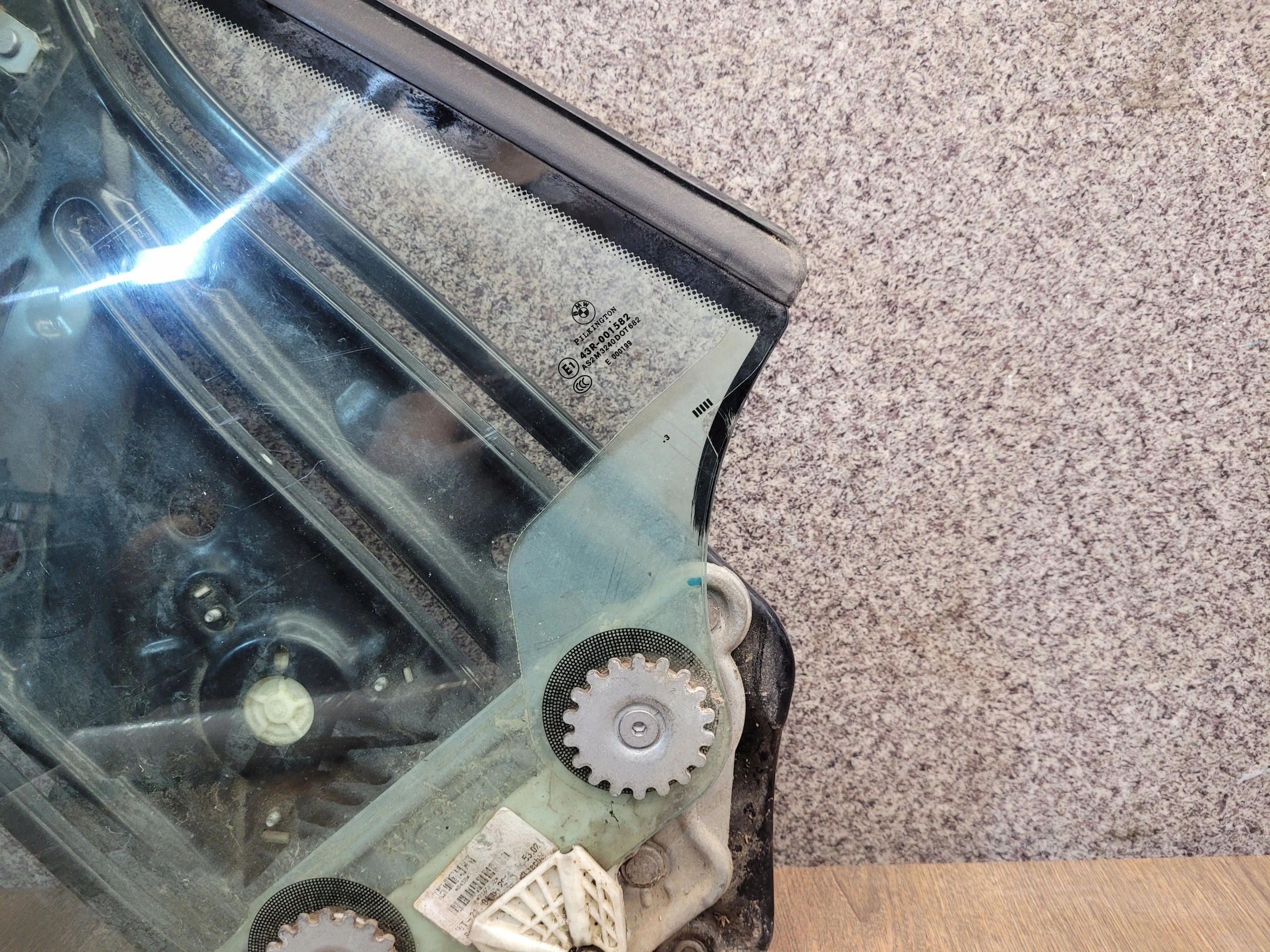 BMW 1 E88 cabrio ĽAVÉ ZADNÉ SŤAHOVANIE OKNA 7165594