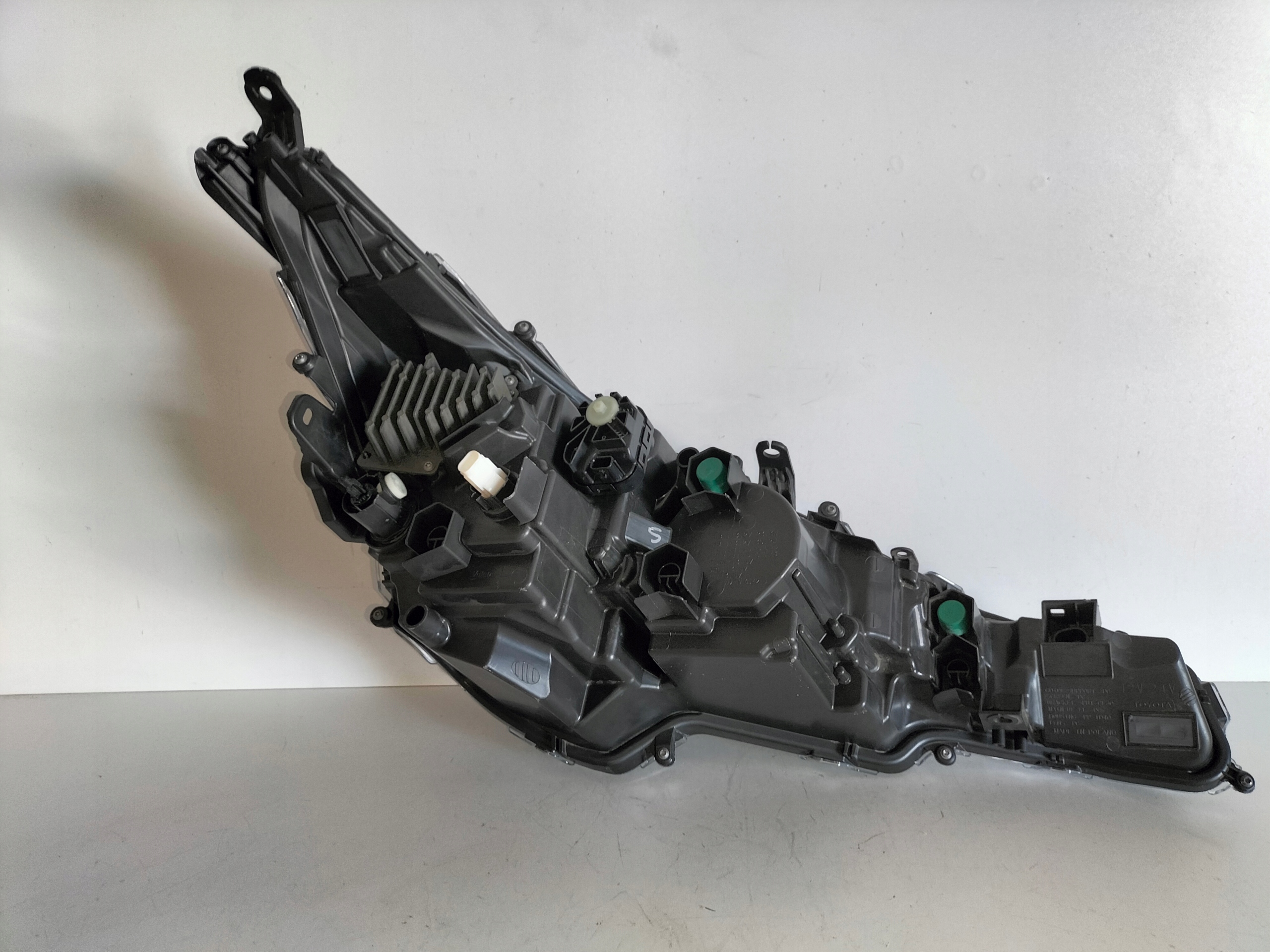 LAVE PREDNE SVETLO TOYOTA COROLLA E21 LIFT 22- HB/KOMBI FULL LED