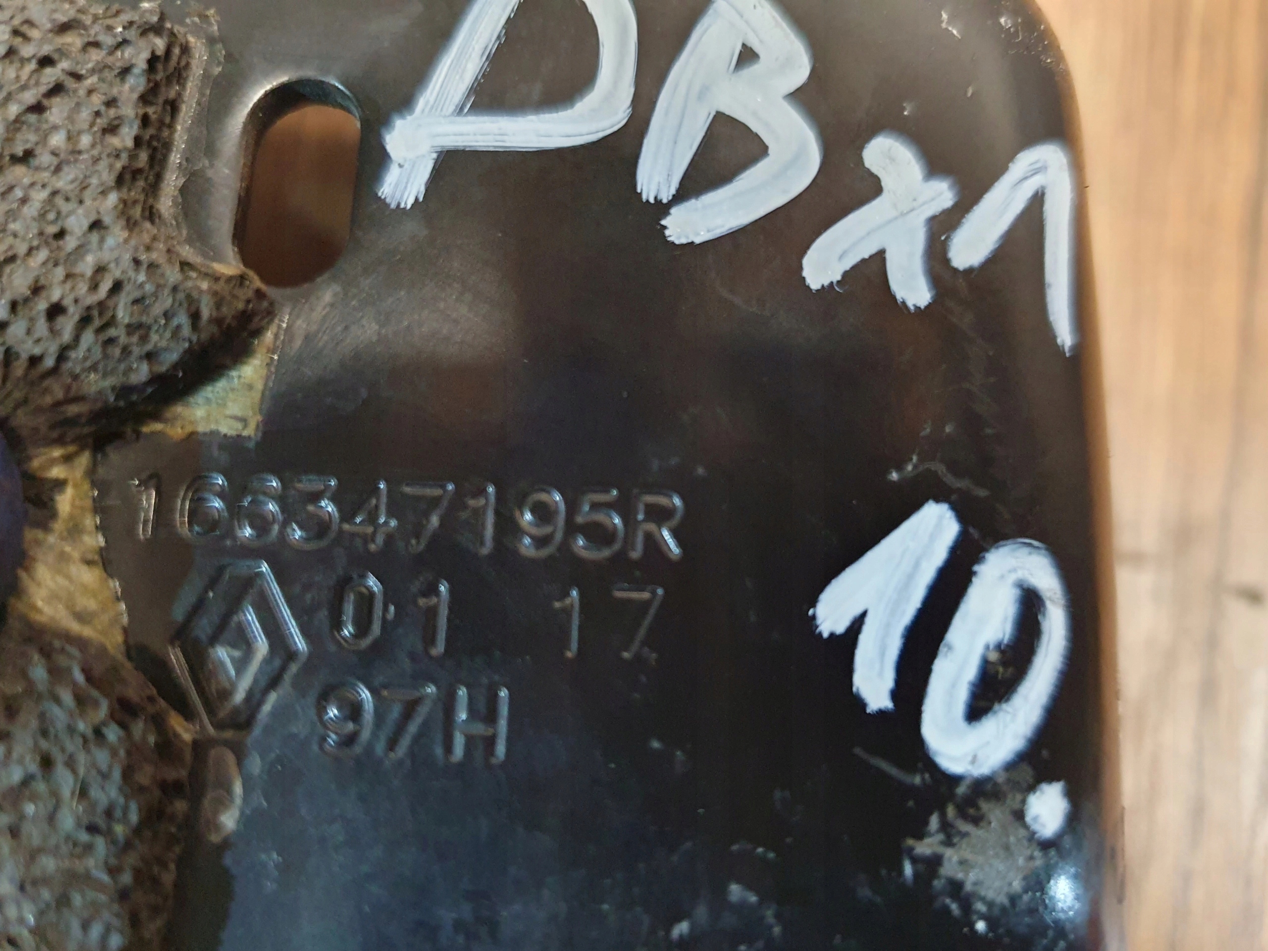 NAVARA D23 2.3 DCI KRYT VSTREKOVACIEHO ČERPADLA