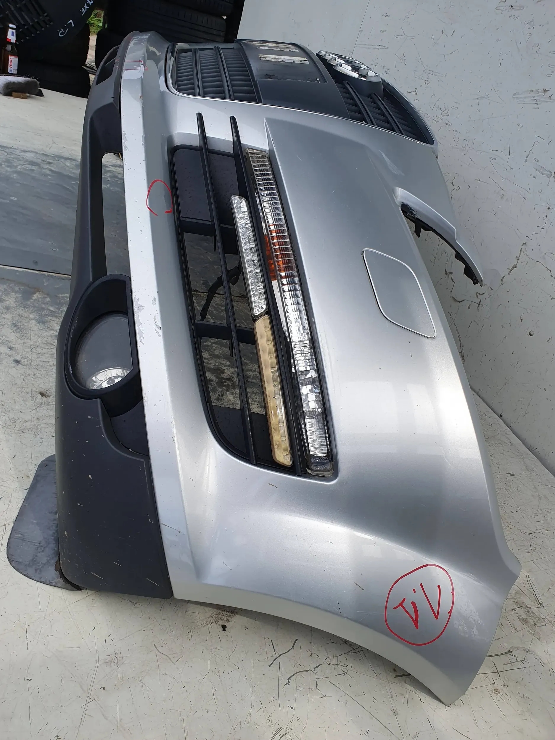 Audi Q7 4L PREDNÝ NÁRAZNÍK