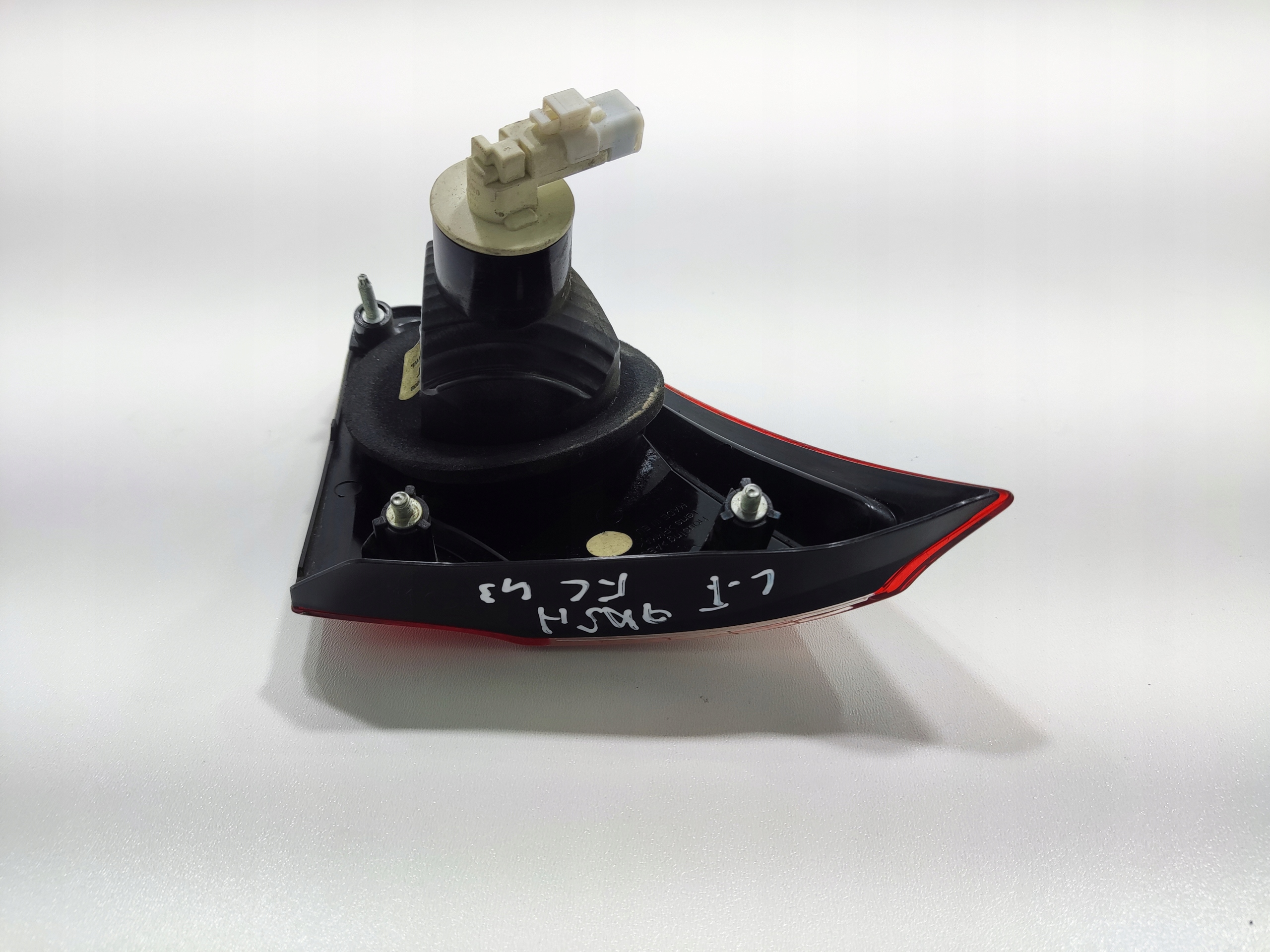 LAVE ZADNE SVETLO V KAPOTE NISSAN QASHQAI I J10 26555-BR01A 2010-2013 LIFT