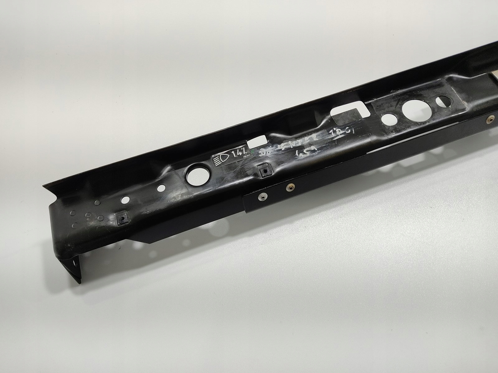 PREDNÉ ČELO VÝSTUHA LAND ROVER DEFENDER 2007-2014