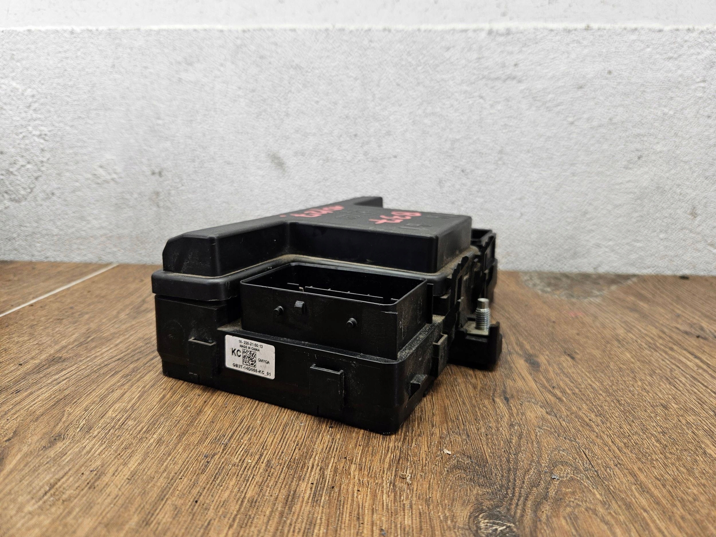 Ford Ranger IV 015- LIFT GB3T-14D068-KC POISTKOVA SKRINKA