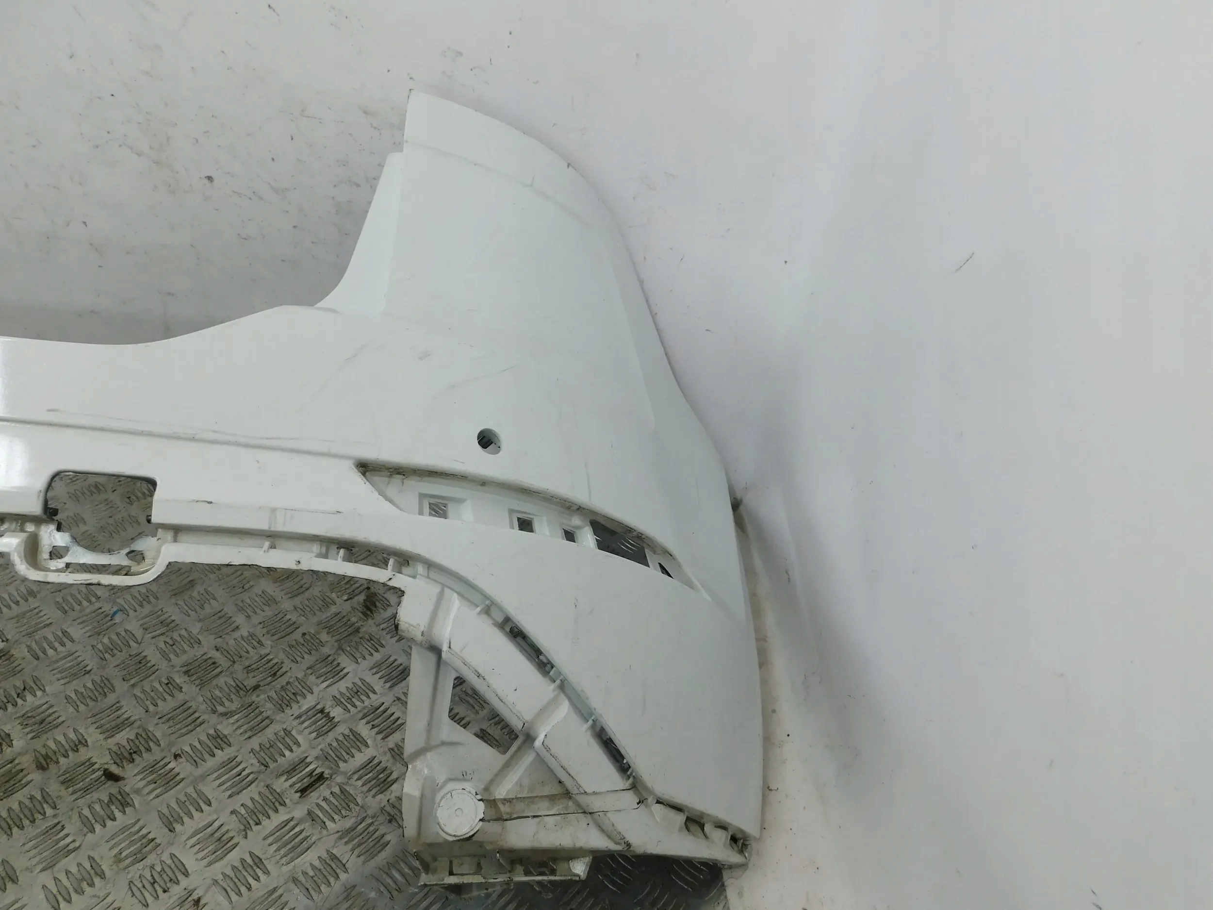 ZADNÝ NÁRAZNÍK VW TOURAN III 15-