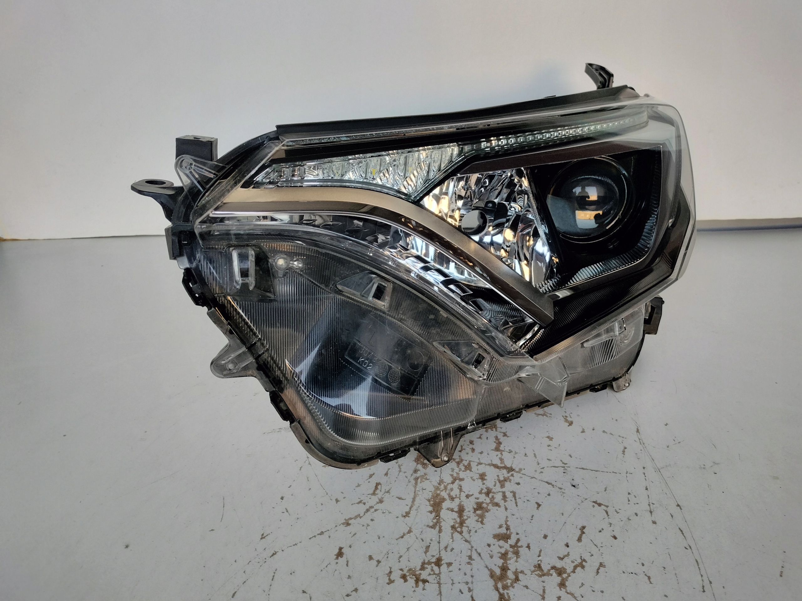 LAVE PREDNE SVETLO TOYOTA RAV 4 16- LIFT LED