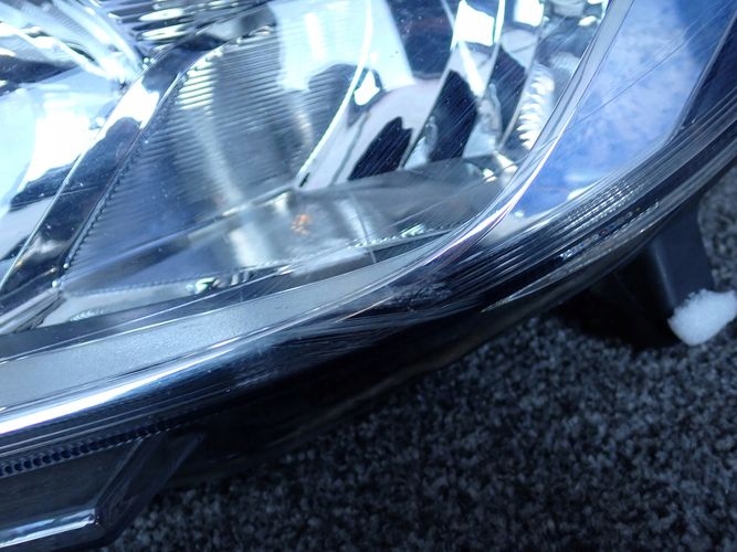 FORD FIESTA MK8 VIII 17- LAVE PREDNE SVETLO OBYČAJNÉ