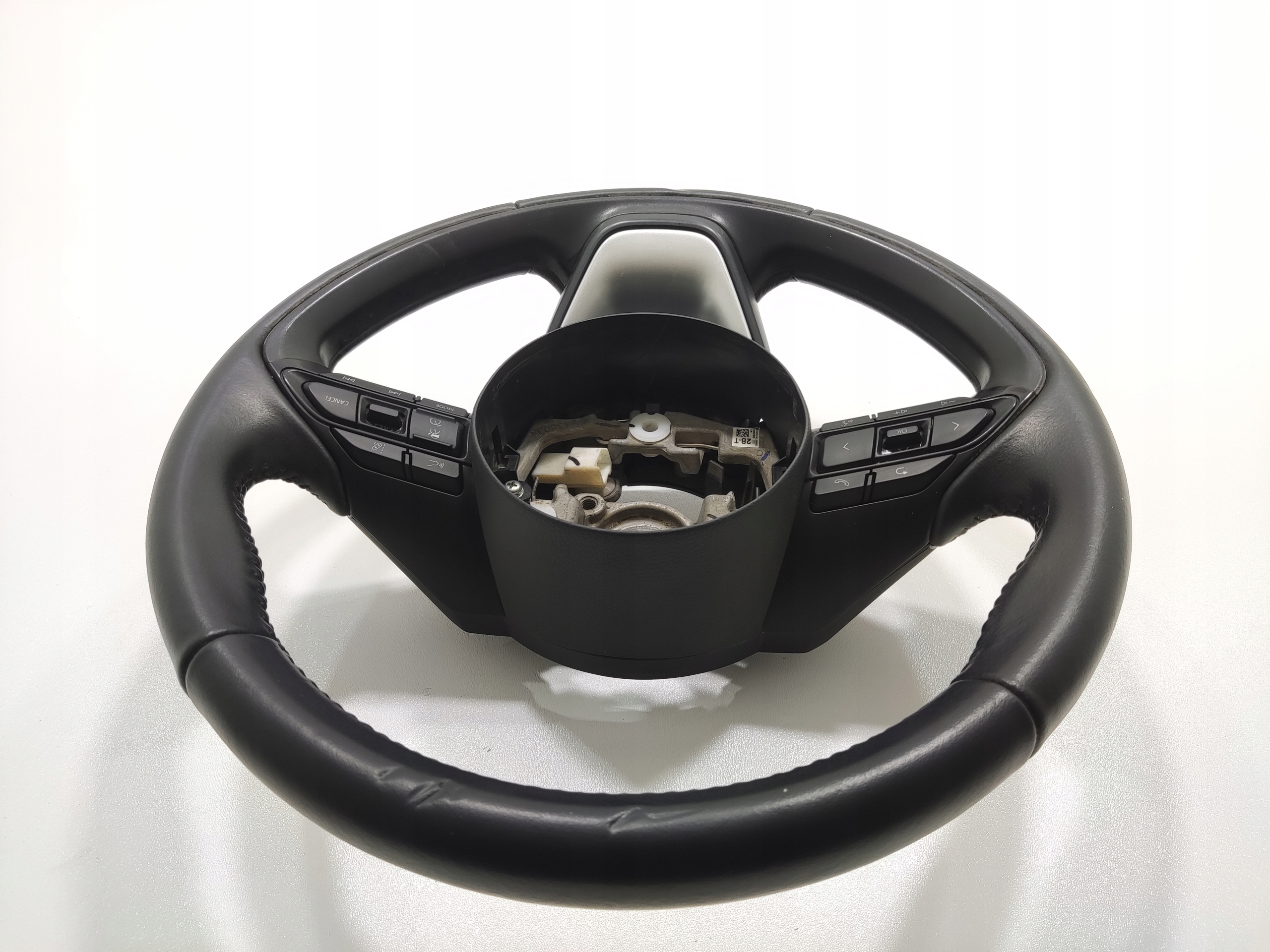 VOLANT MULTIFUNKCIA OVLADACIE GOMBIKY TOYOTA YARIS CROSS 2020-2025