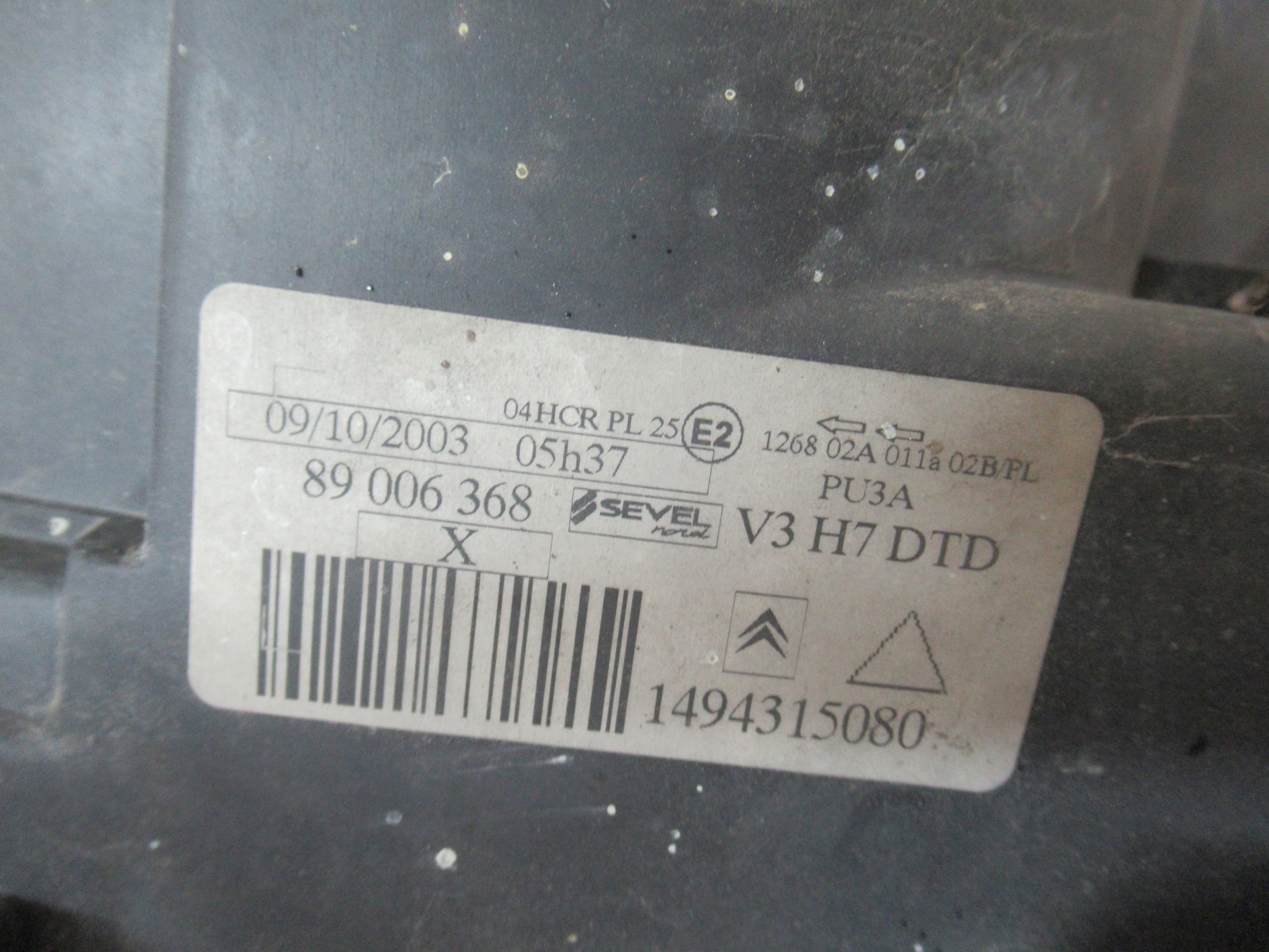 PRAVE PREDNE SVETLO CITROEN C8