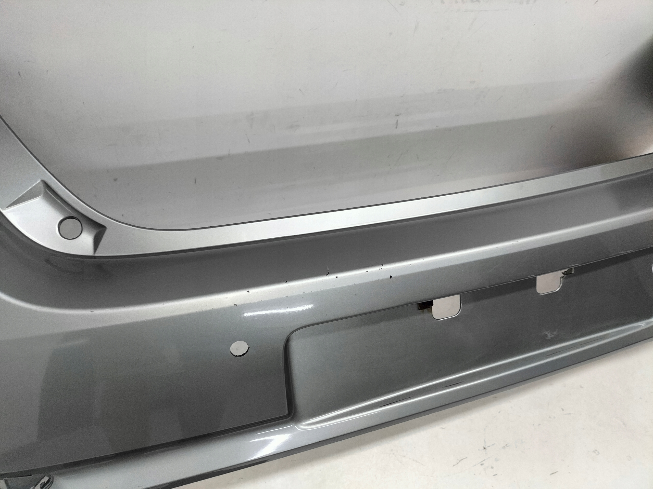 ZADNÝ NÁRAZNÍK TOYOTA AURIS II LIFT 15-18 HB
