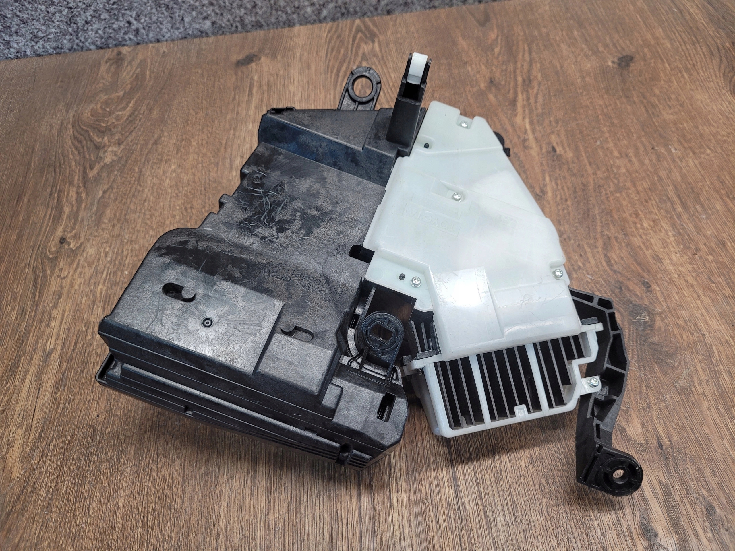 TOYOTA PRIUS III HEAD UP 83108-47010 GB VERZIA