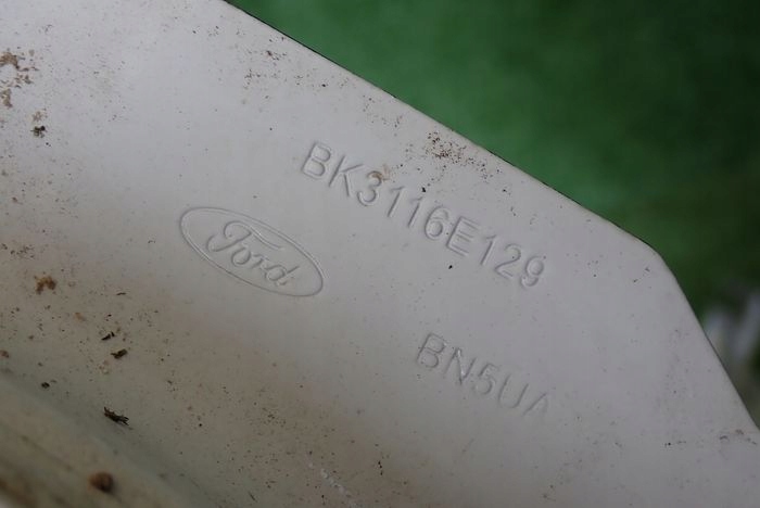FORD TRANSIT MK8 VIII 13- ĽAVÝ PREDNÝ BLATNÍK