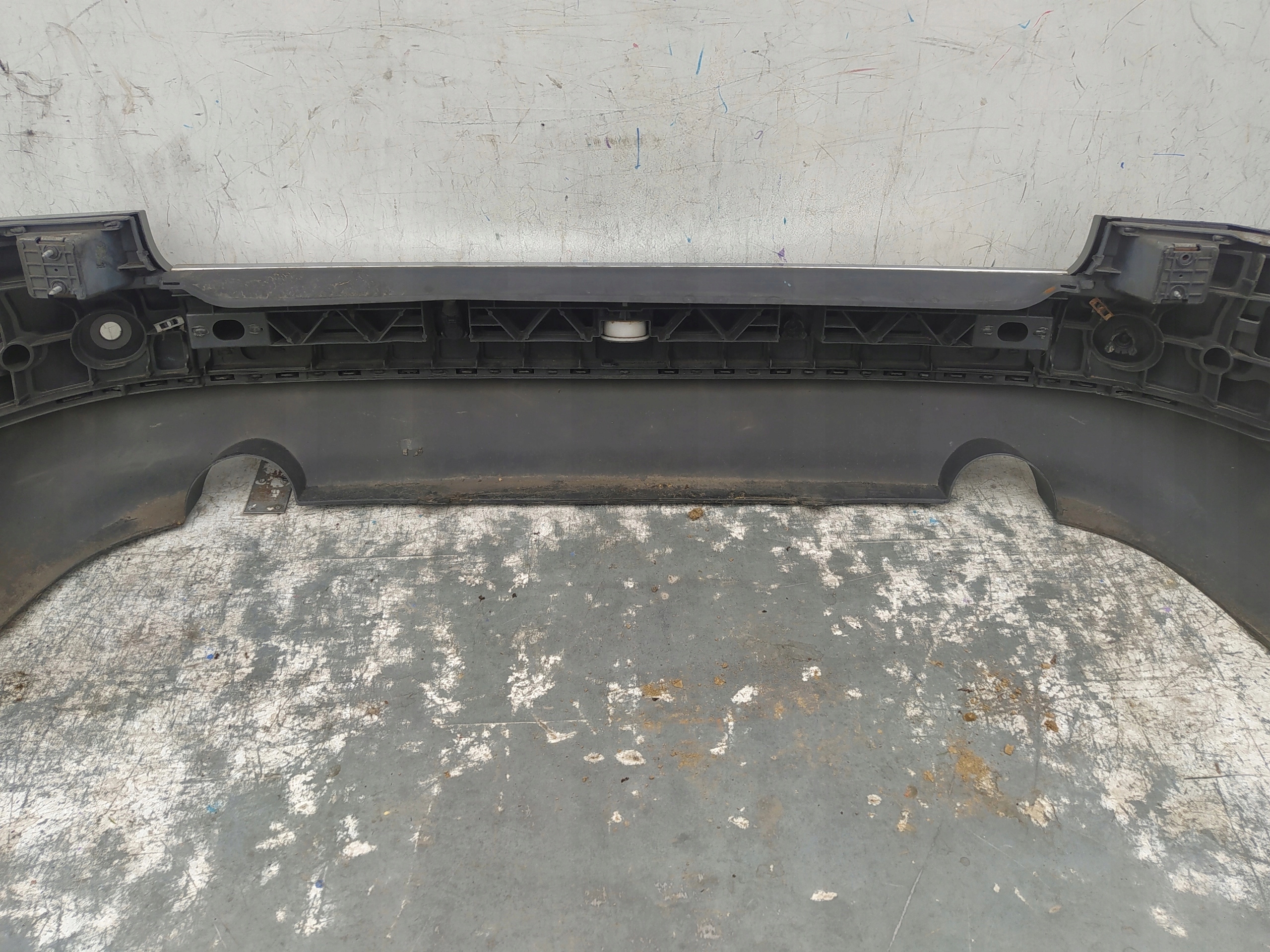 AUDI A4 B6 KOMBI ZADNÝ NÁRAZNÍK 2 VÝFUK