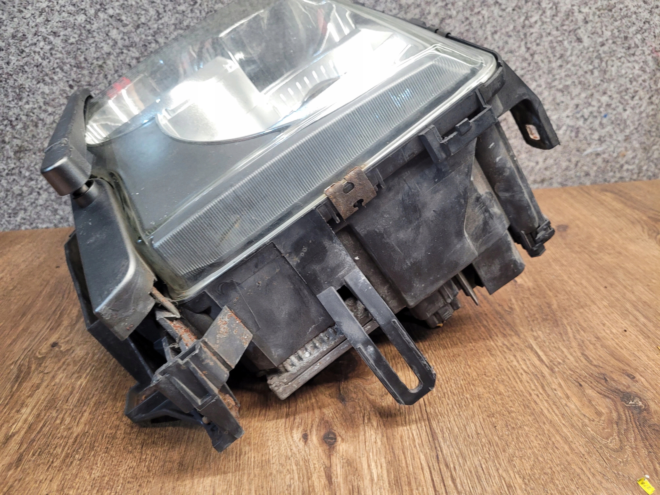 RANGE ROVER L322 VOGUE XENON ĽAVÉ PREDNÉ SVETLO