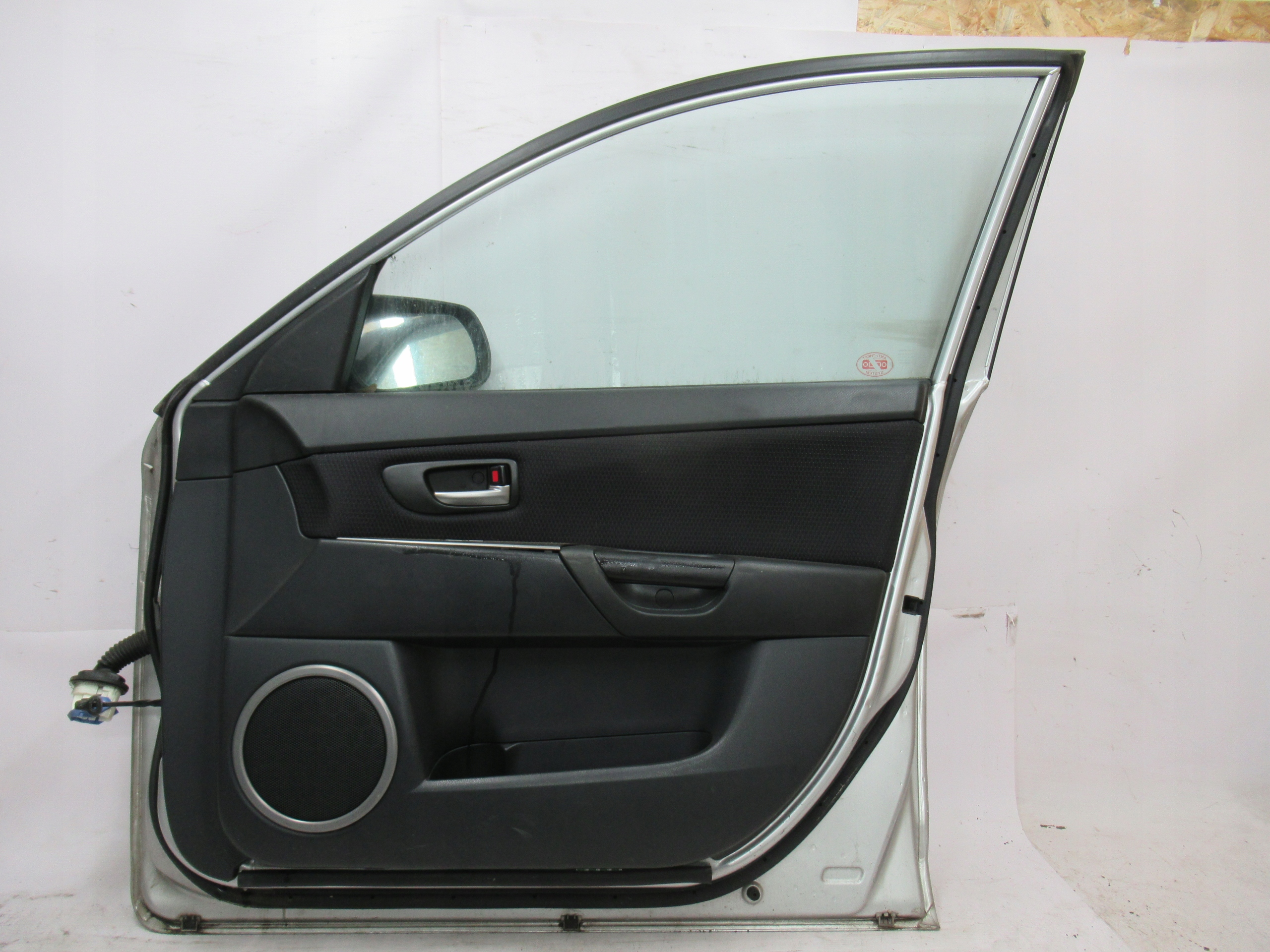 PRAVÉ PREDNÉ DVERE MAZDA 3 BK HB 03-