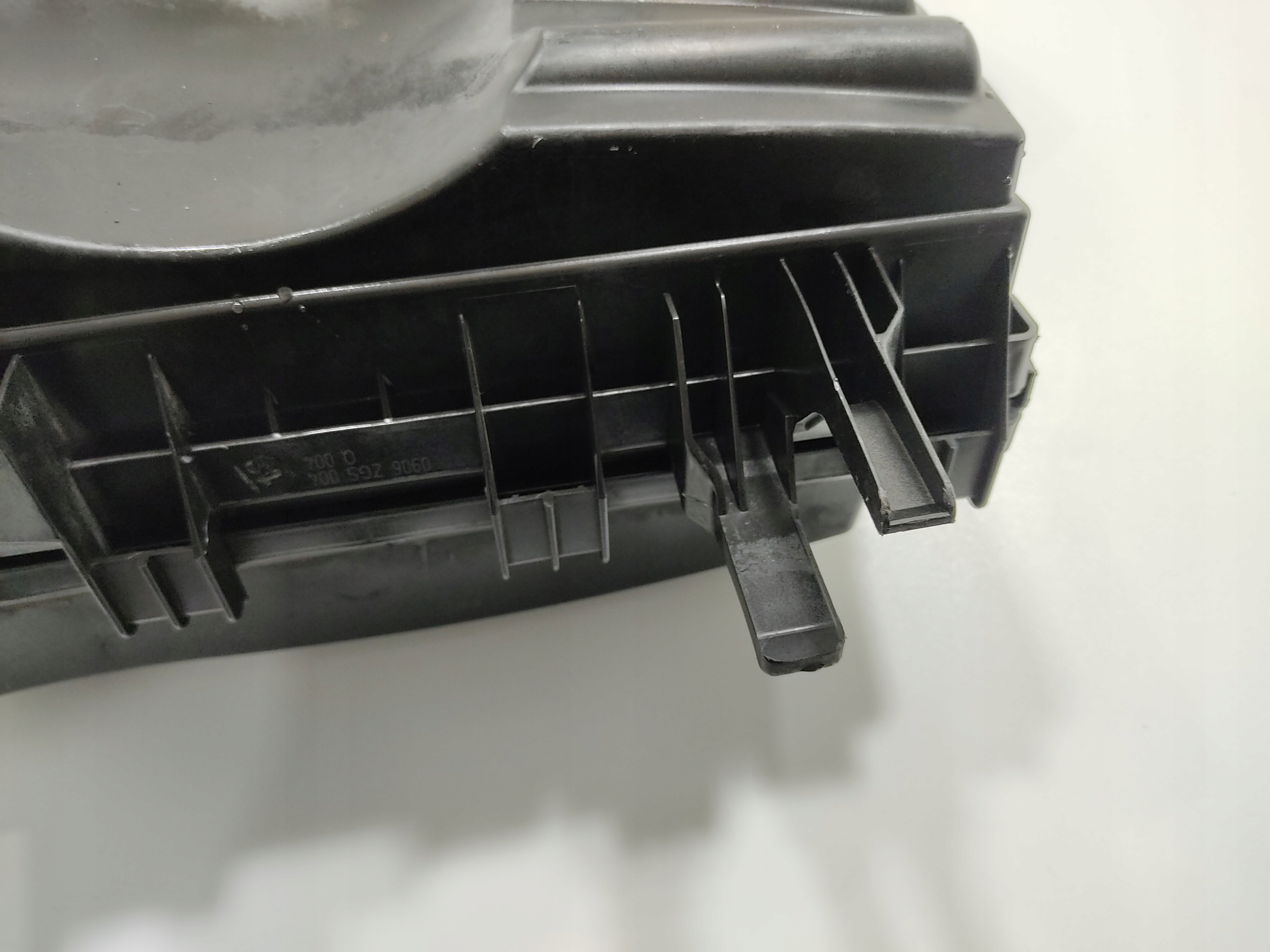 OBAL VZDUCHOVÉHO FILTERA MERCEDES SPRINTER W906 906 A0000907801 2006-2014