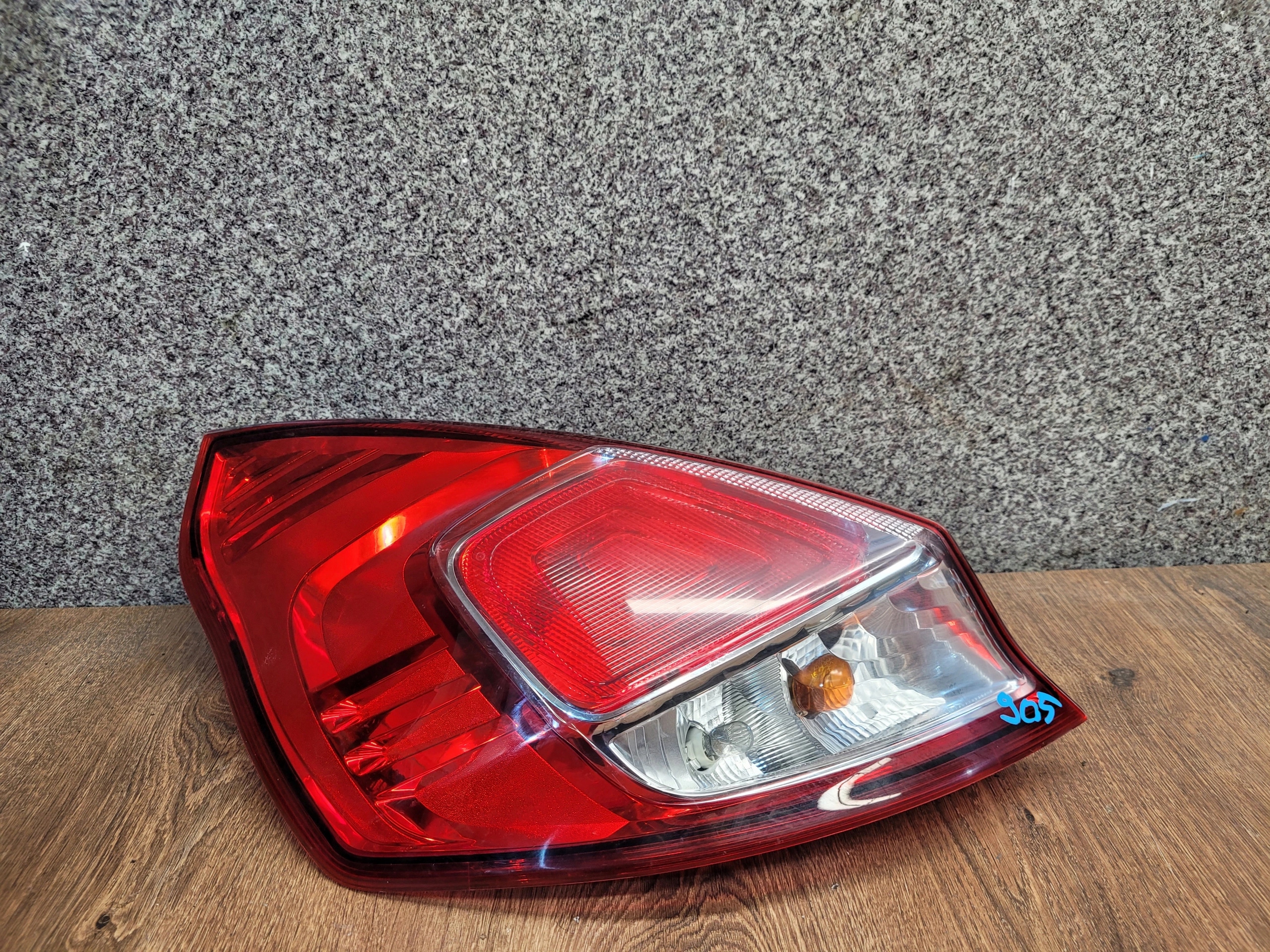 FORD FIESTA MK7 ĽAVÉ ZADNÉ SVETLO C1BB-13405-AE