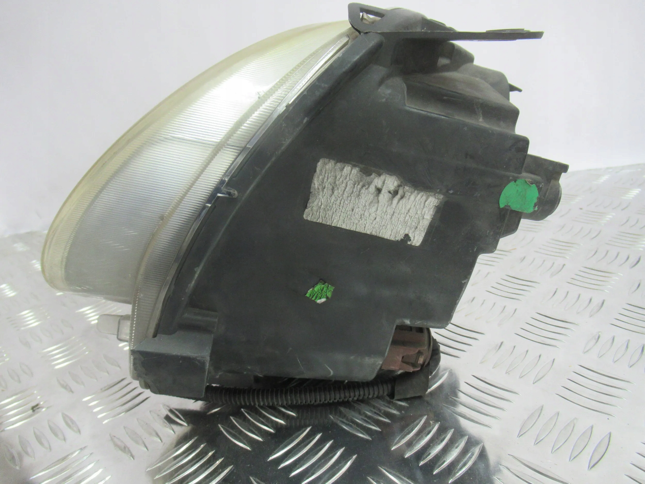 PRAVE PREDNE SVETLO FIAT 500 07-