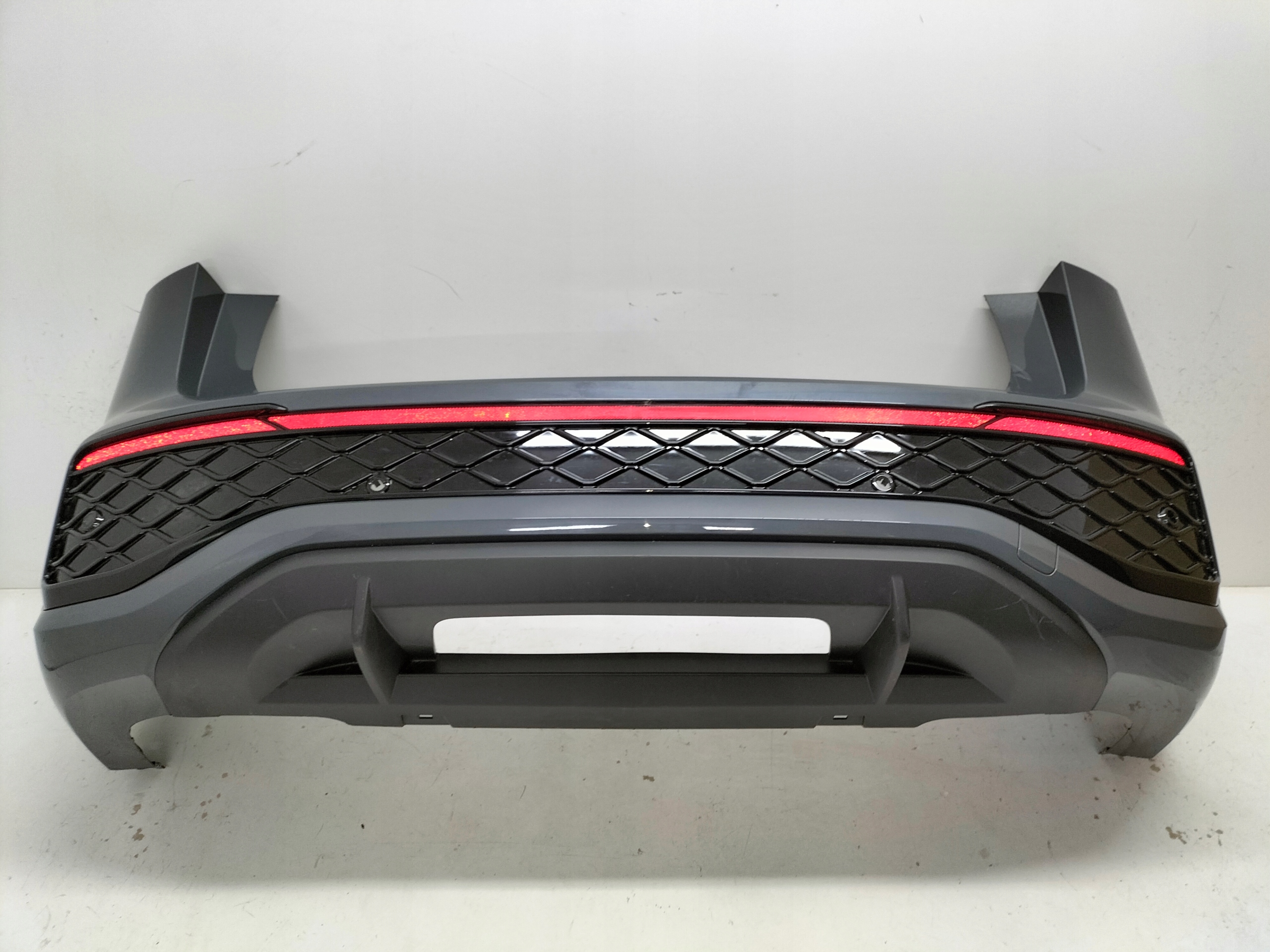ZADNÝ NÁRAZNÍK VW TAYRON 24- R-LINE