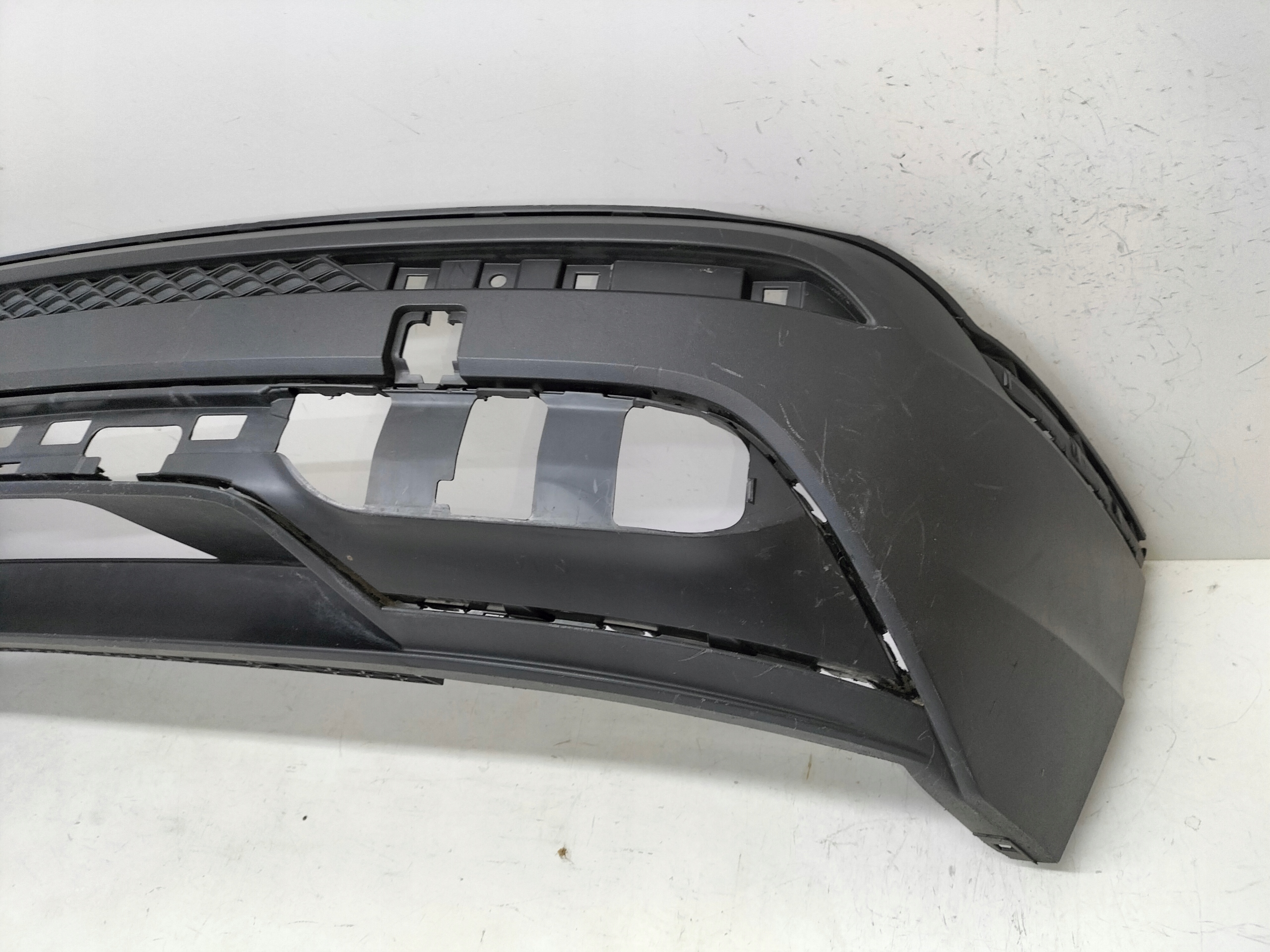 ZADNÝ NÁRAZNÍK SEAT TARRACO 18-