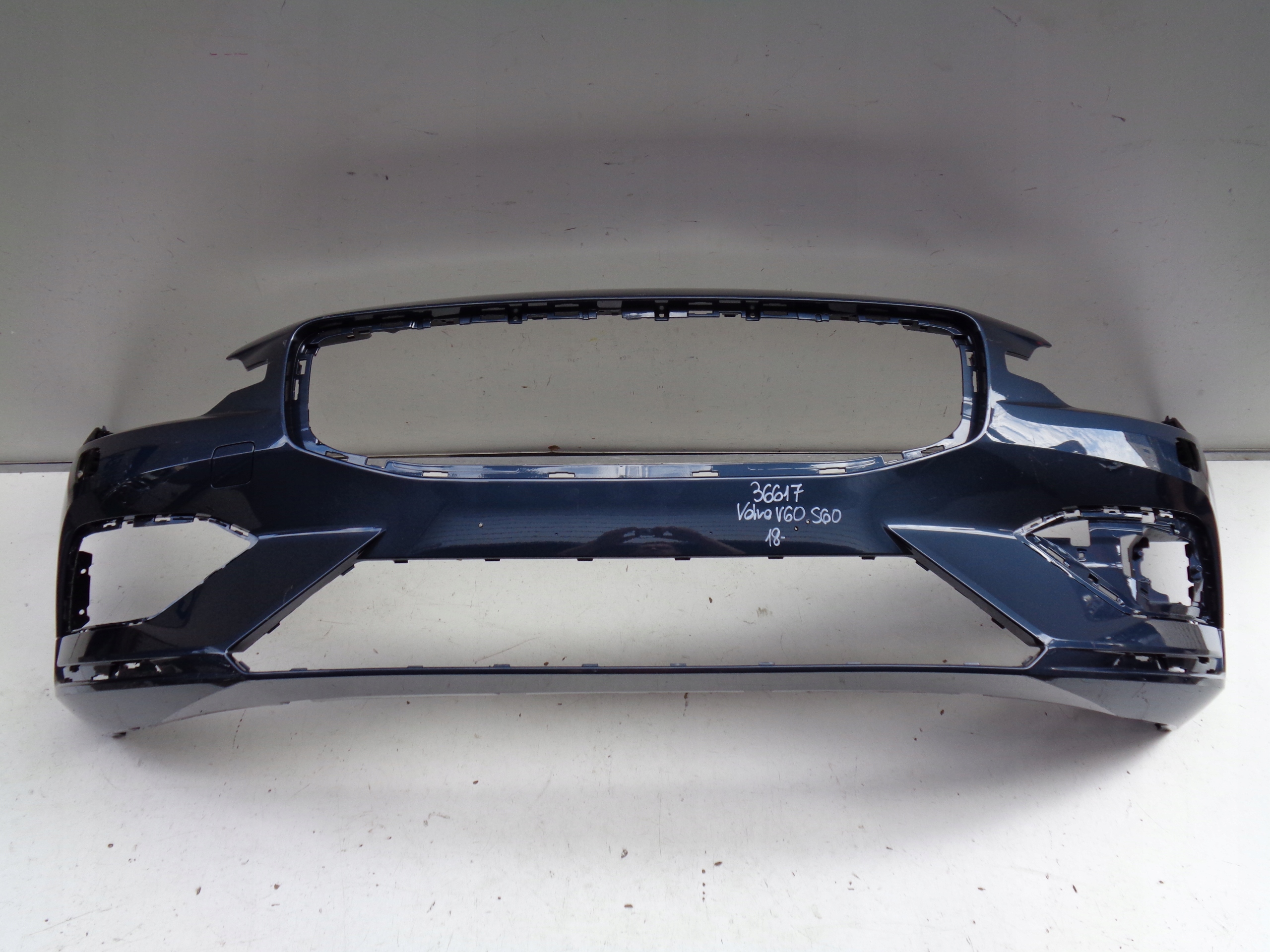PREDNÝ NÁRAZNÍK VOLVO V60 S60 18- NR 36617