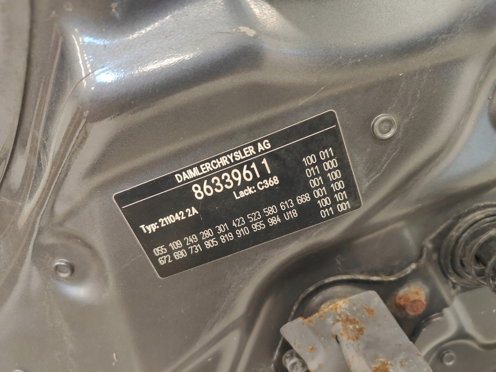 MERCEDES w211 PREDNÁ KAPOTA kol: 368