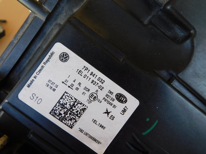 VW TOUAREG XENON PRAVE PREDNE SVETLO