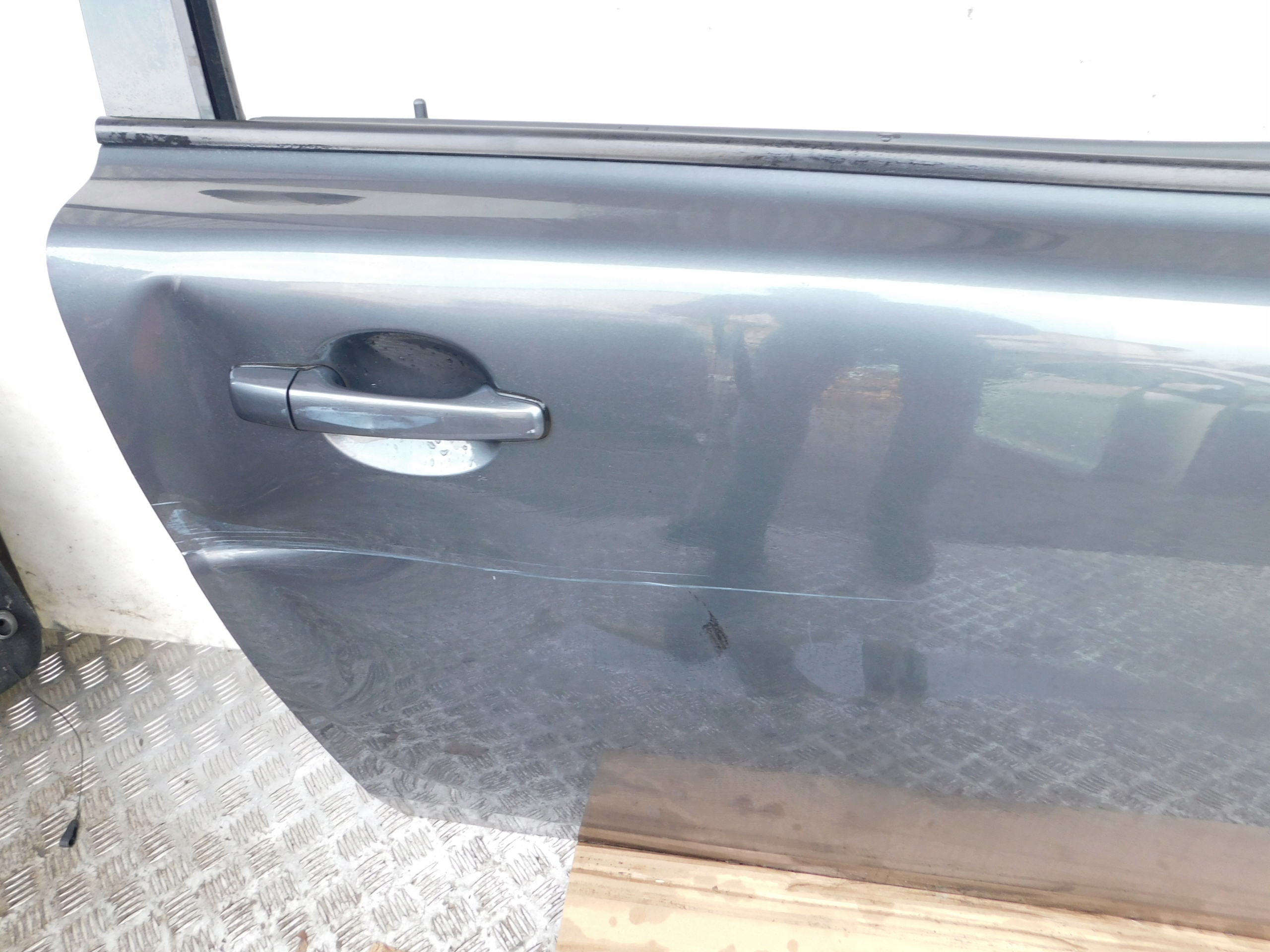 PRAVE DVERE VOLVO C30