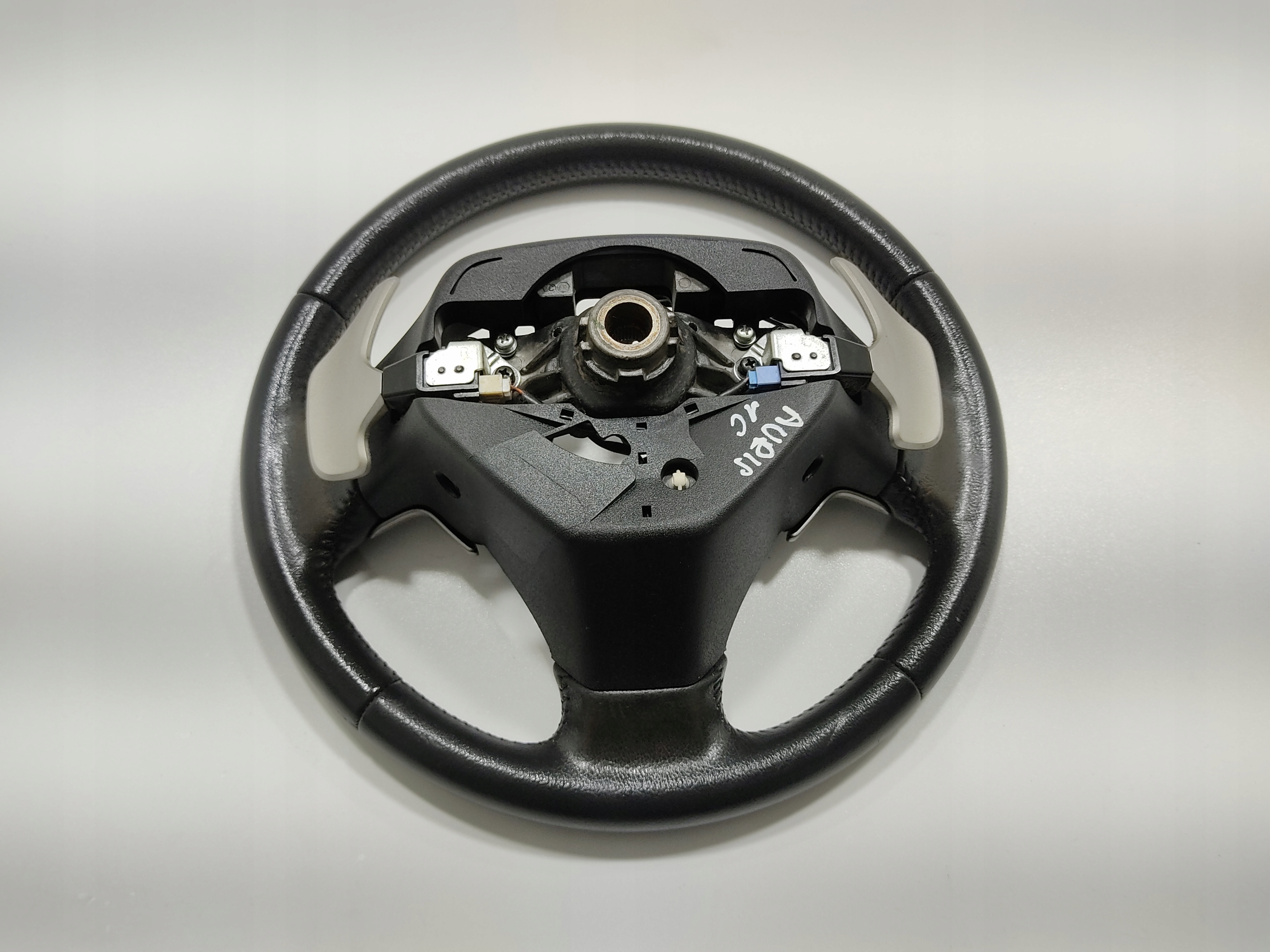 MULTIFUNKCNY VOLANT PADLA RADENIA RYCHLOSTI TOYOTA AURIS I E15 2006-2009