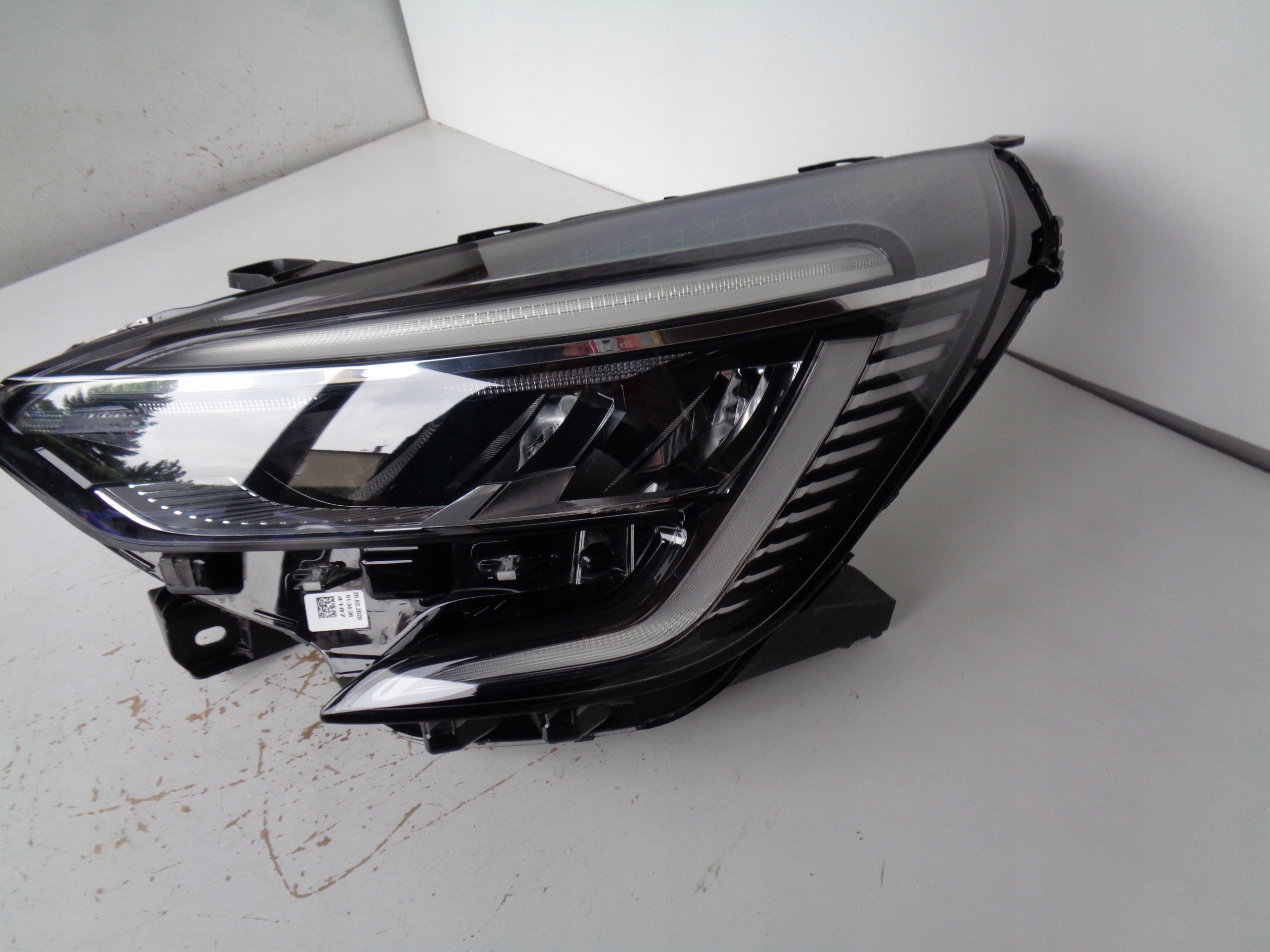 LAVE PREDNE SVETLO RENAULT CLIO V 19- FULL LED