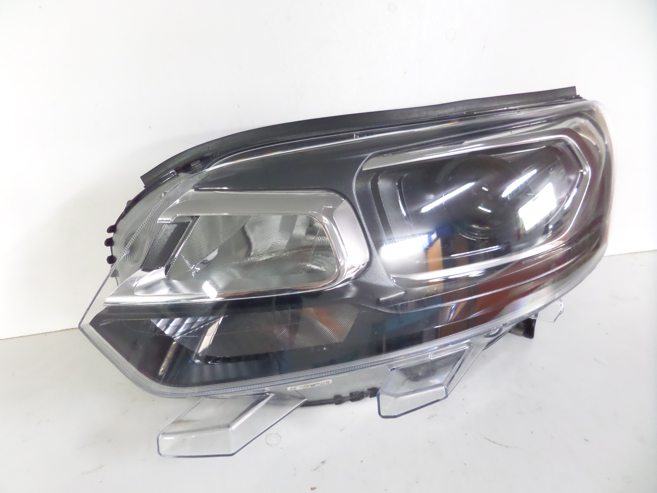 LAVE PREDNE SVETLO CITROEN JUMPY III 16- XENON